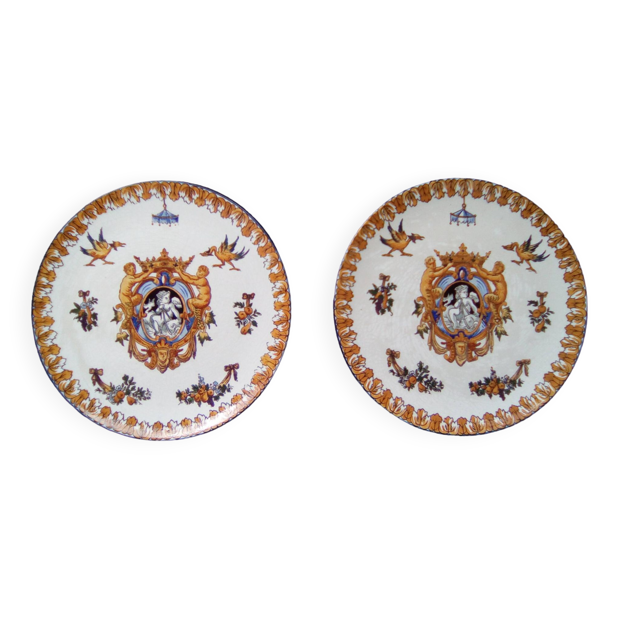 2 identical decorative plates in Gien earthenware, Renaissance decor
