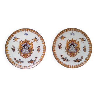 2 identical decorative plates in Gien earthenware, Renaissance decor