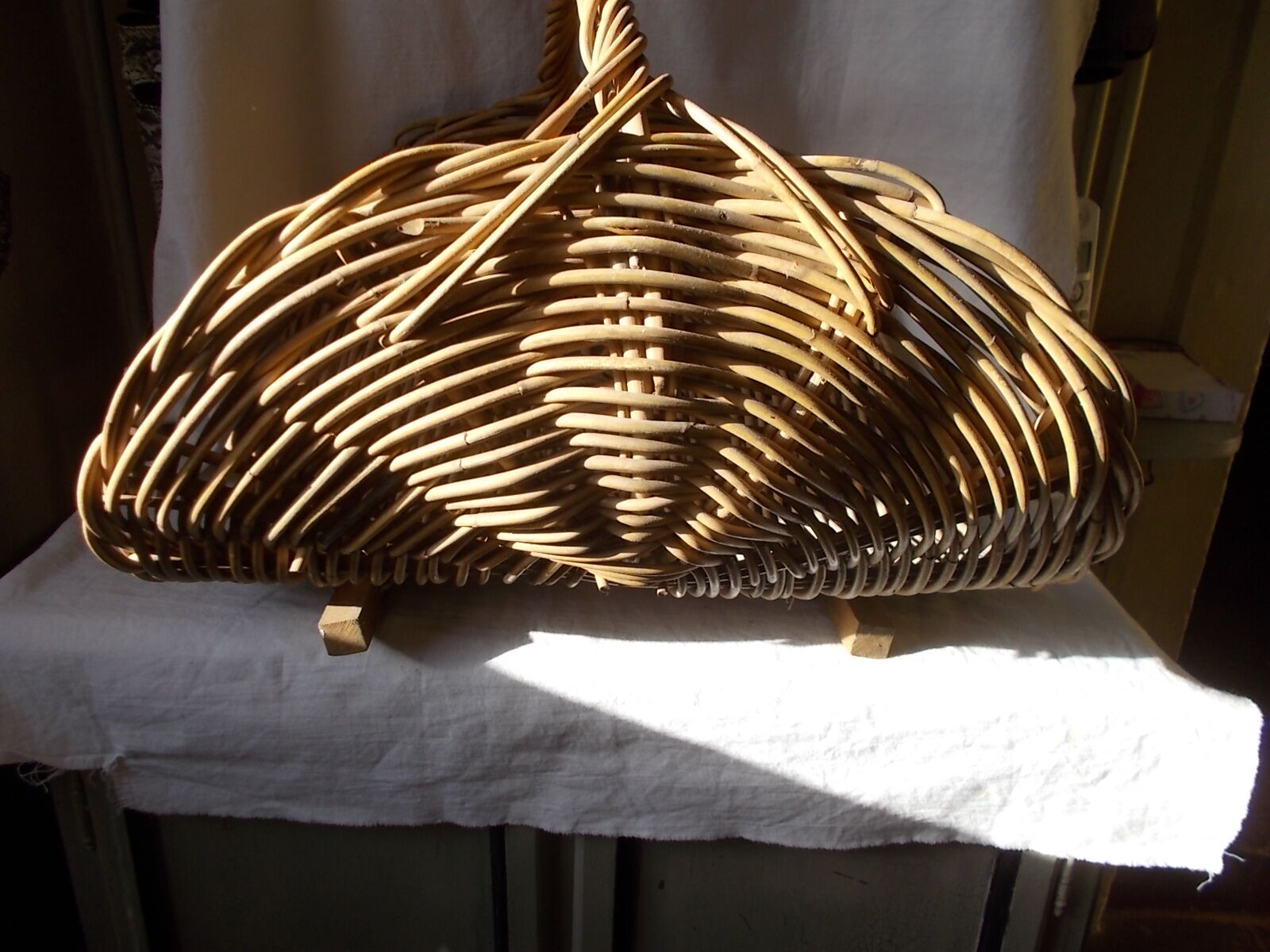 Wicker log basket