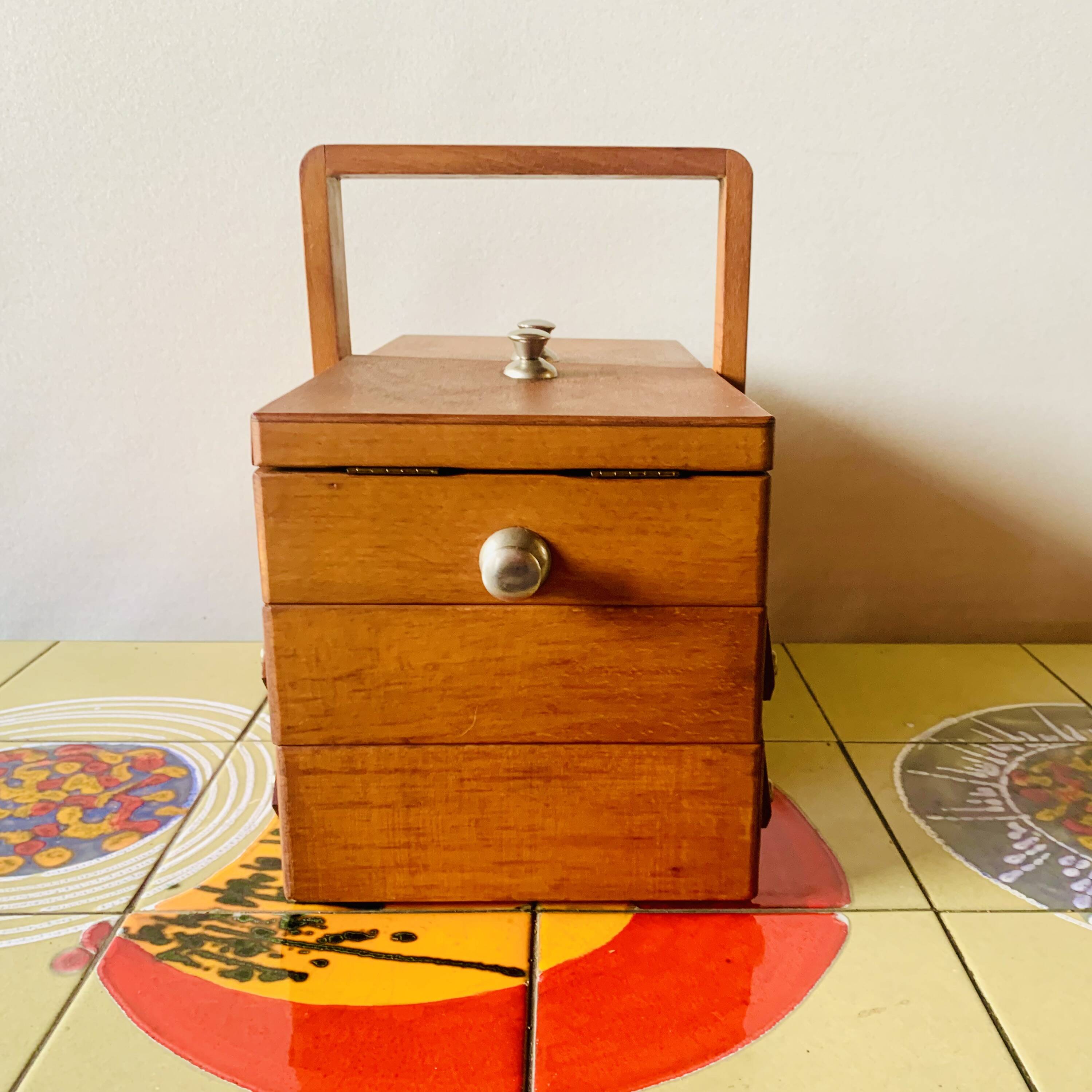 Travailleuse - boîte à couture en bois vintage