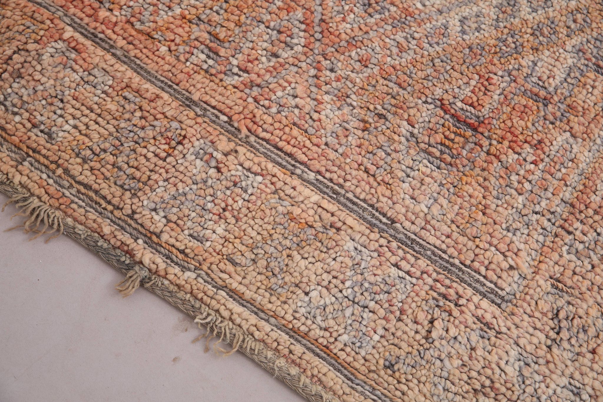Peach Vintage Moroccan Rug 203 x 302 cm - Berber Wool Rug - Handmade Rug