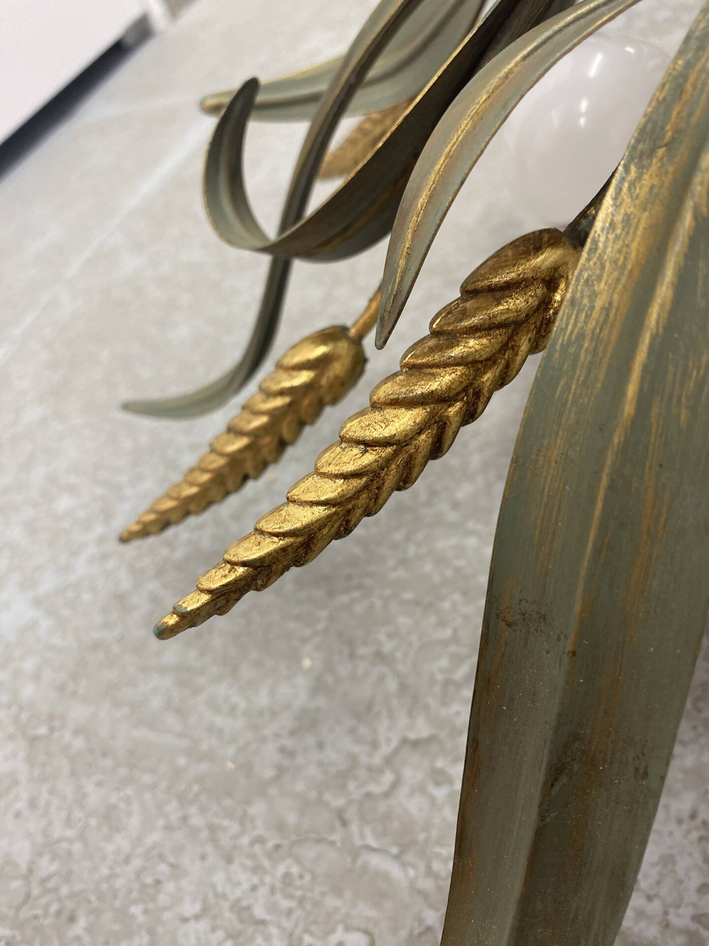 Wheat spike ceiling light in painted metal, 50s style.