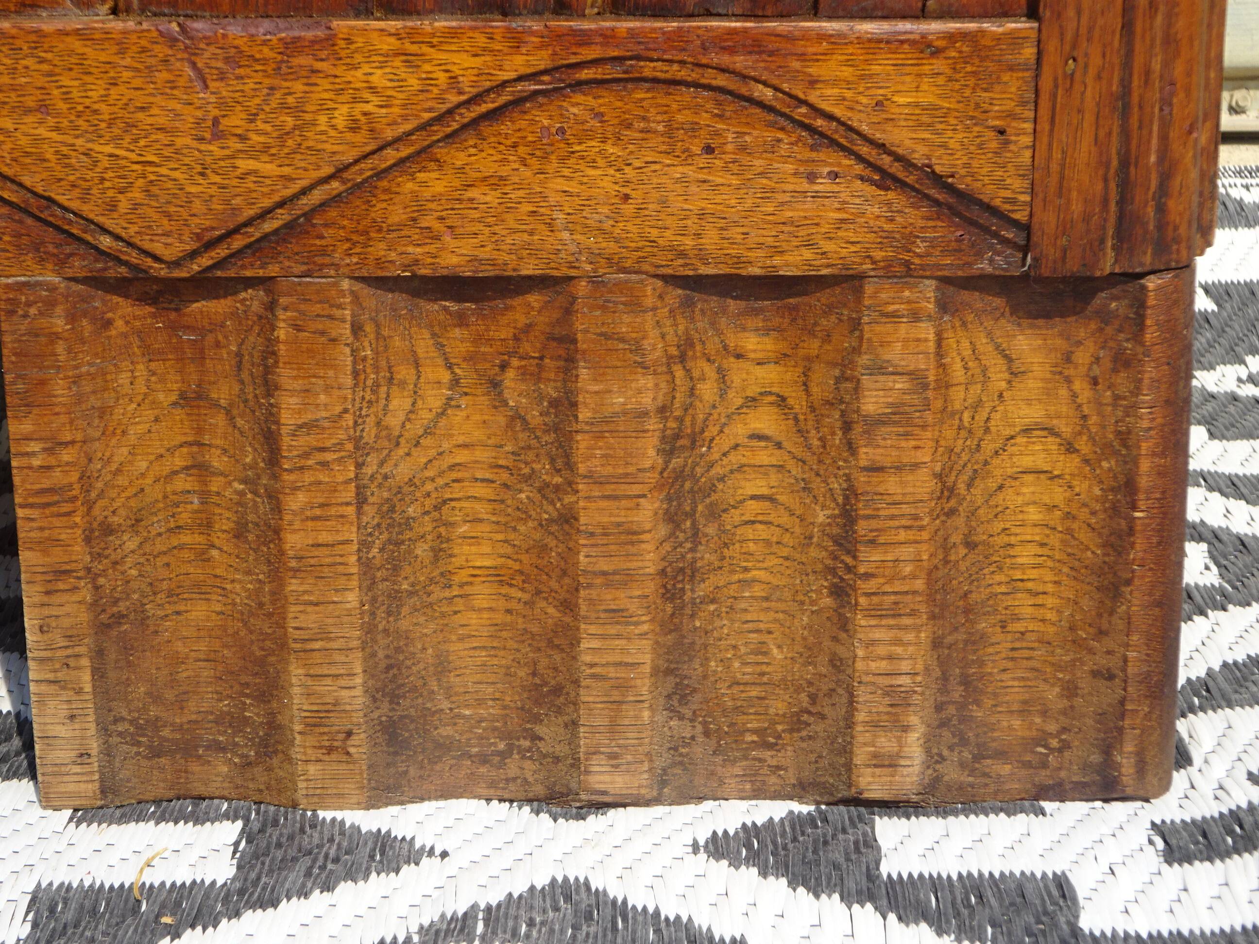 Ancien buffet en chêne et marbre, époque et style Art Déco