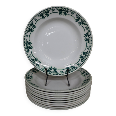 11 assiettes creuses en faïence blanc et vert Saint Amand Terre de Fer