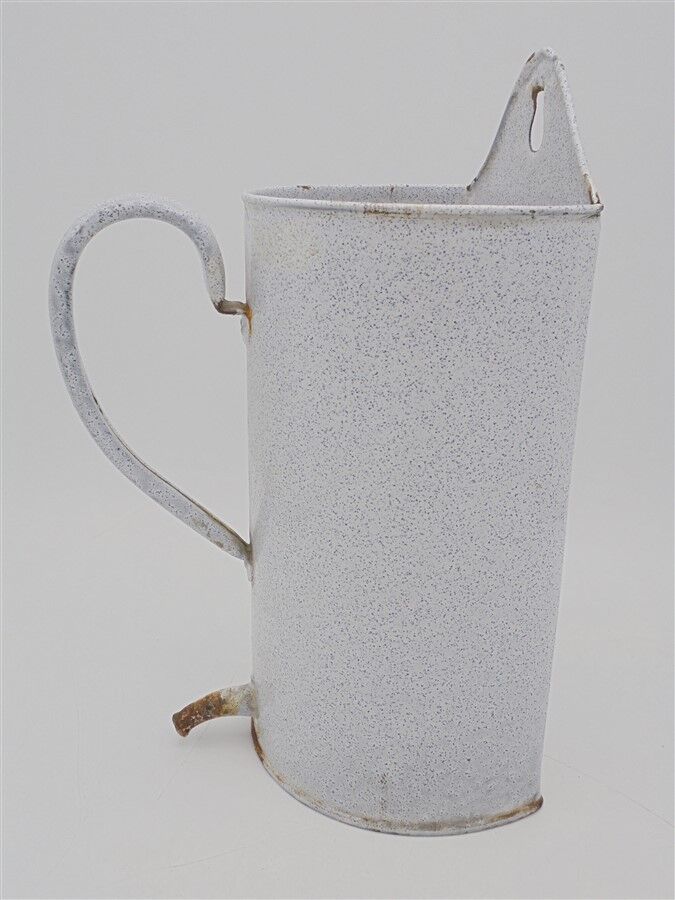 Enamelled tin fountain