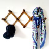 Accordion coatrack