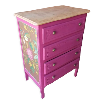 Pink chest of drawers and floral scandinavian tapestry