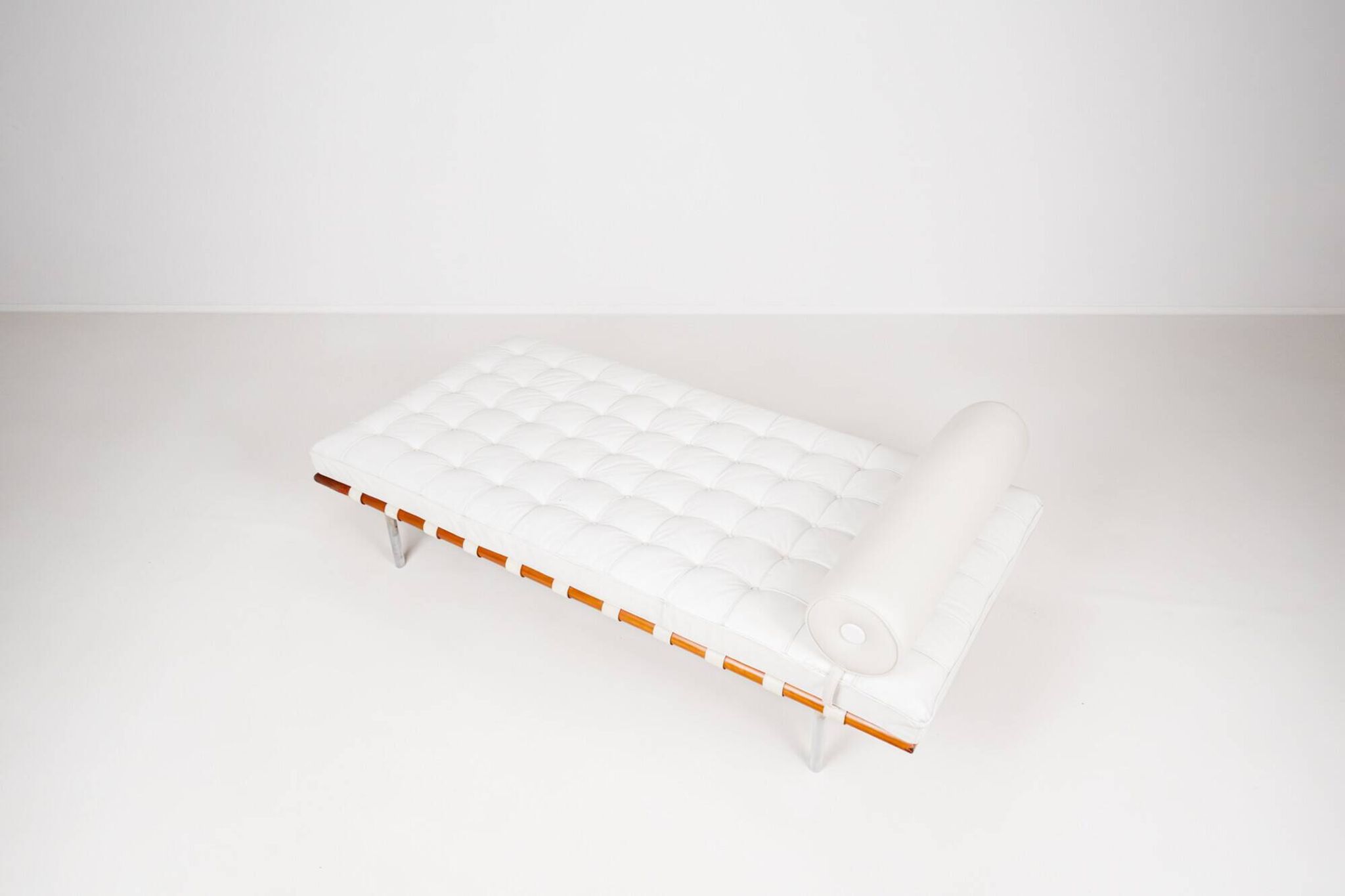 Barcelona daybed by Ludwig Mies van der Rohe fro Knoll, 1980s