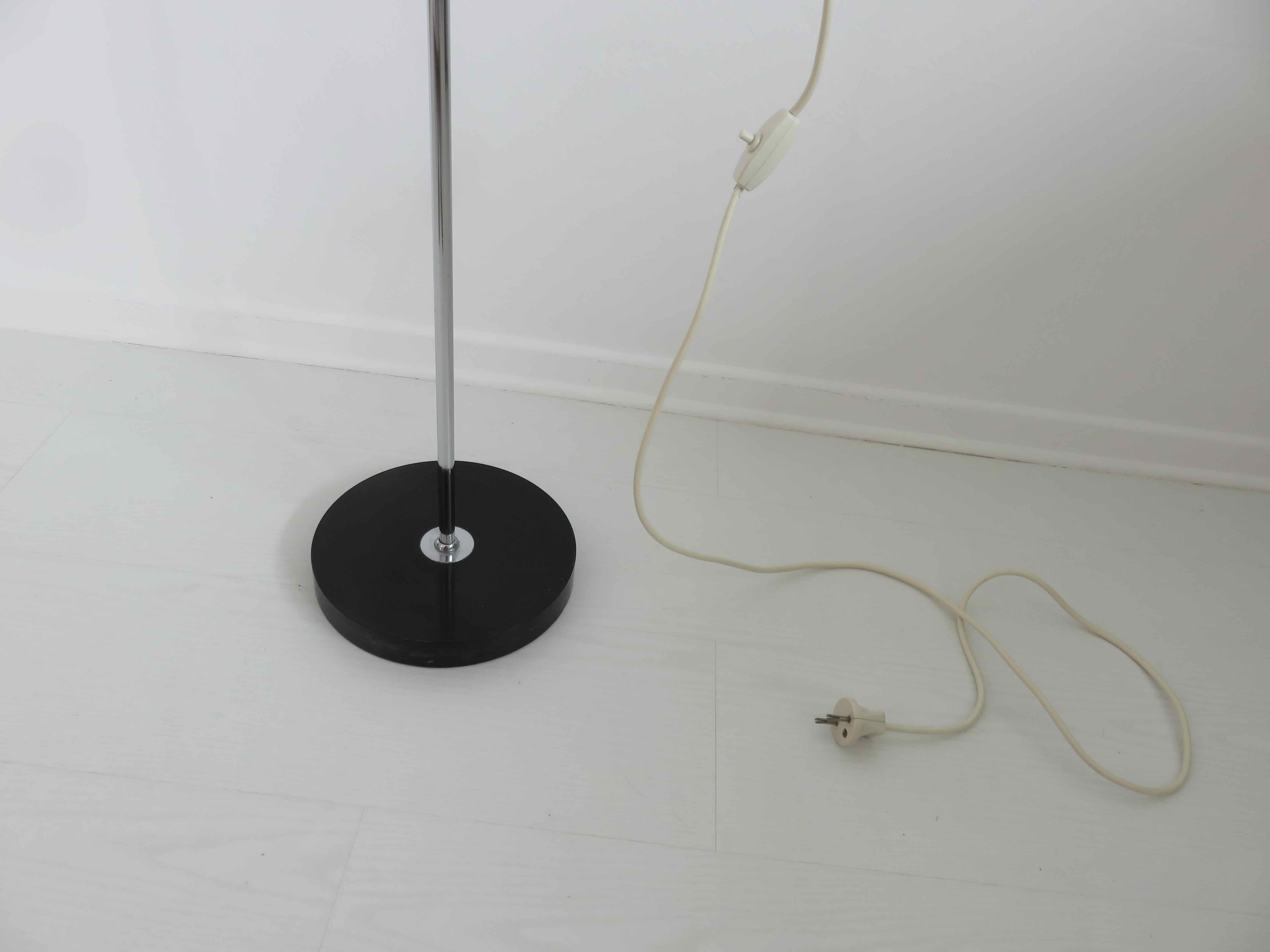 Balance floor lamp in chromed metal and black lacquered metal 60s