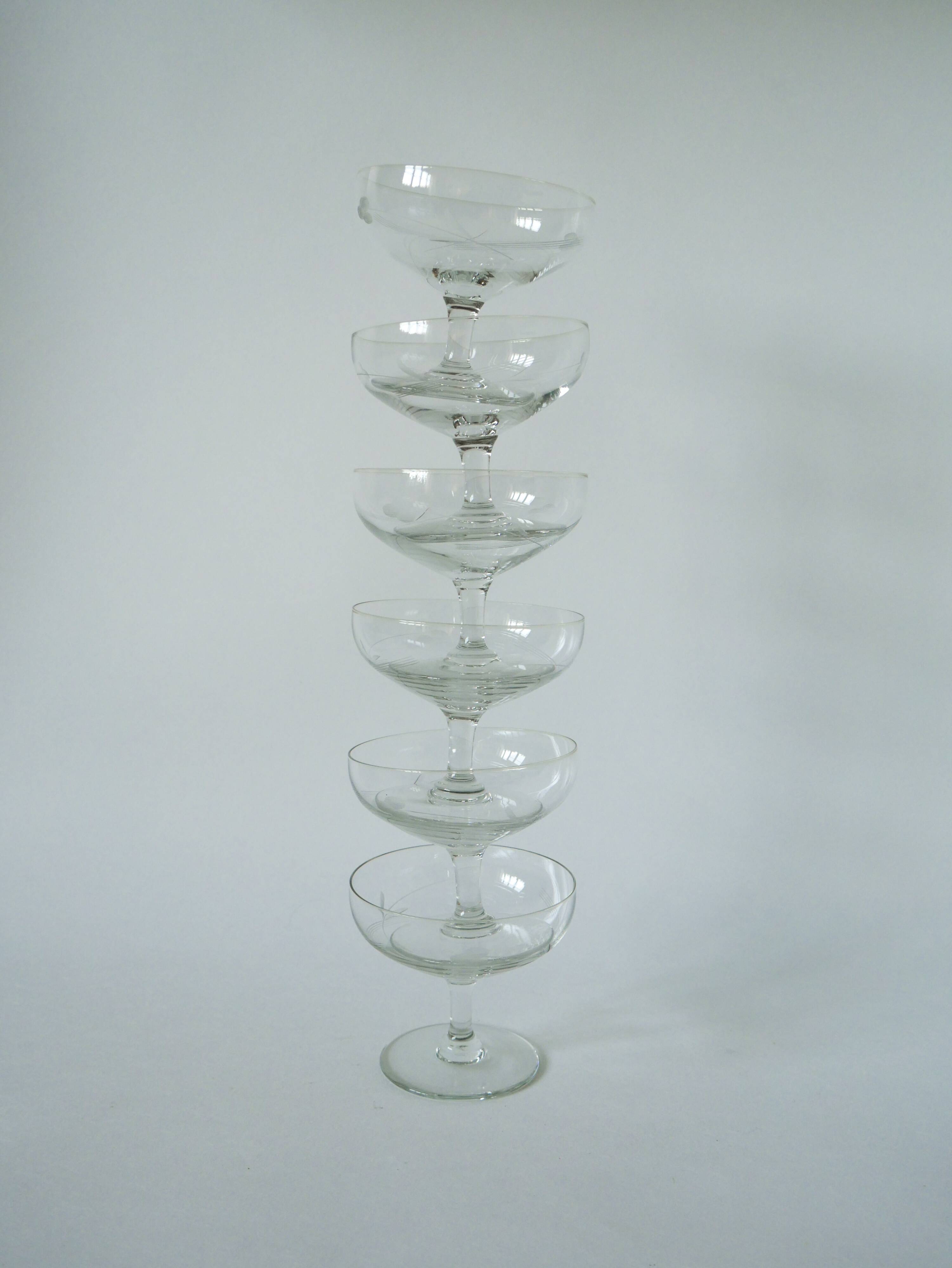 set of 6 engraved crystal champagne glasses 1950 8 X 9.5 cm