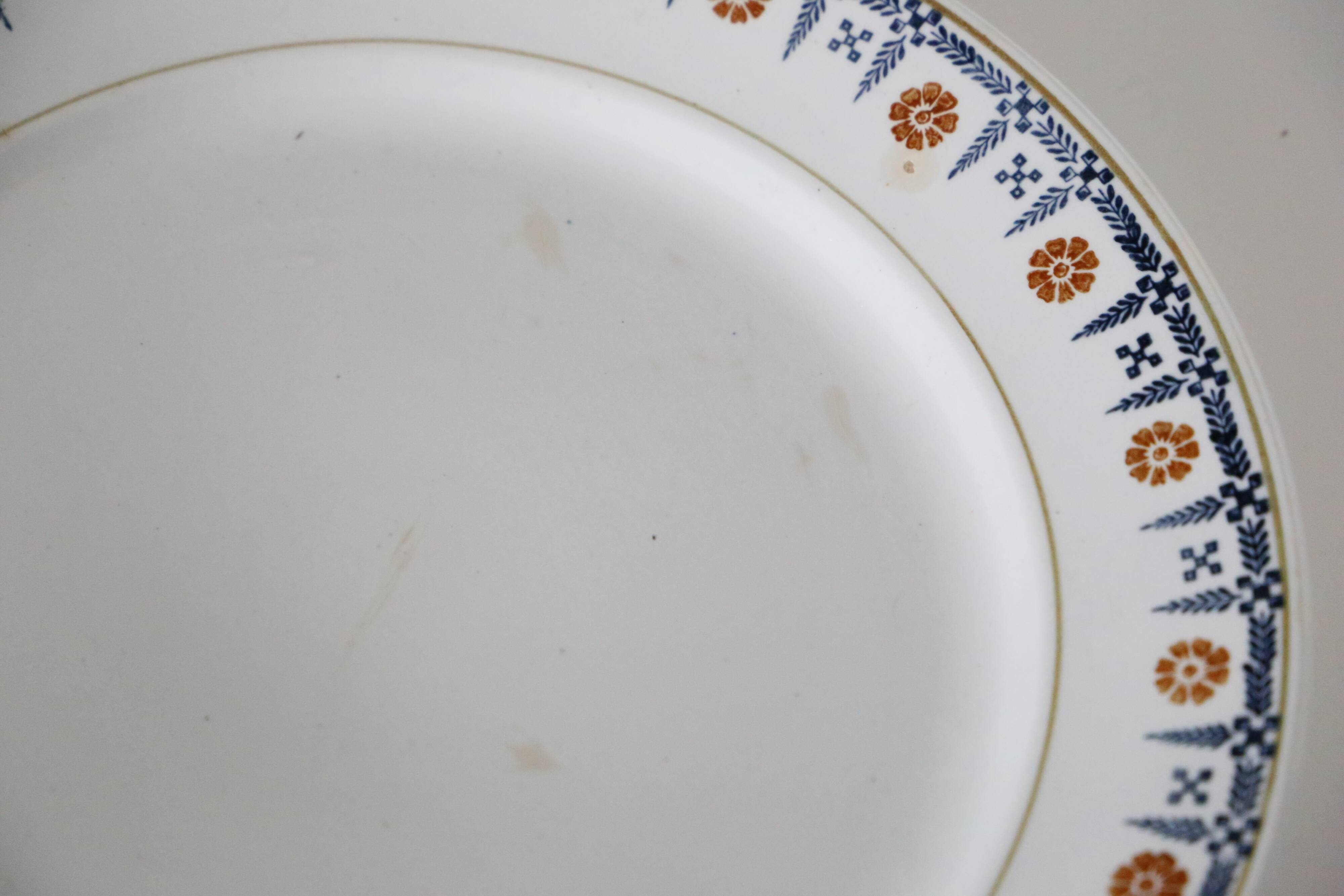 Round dish and flat Terre de Fer, Saint Amandinoise, 1930