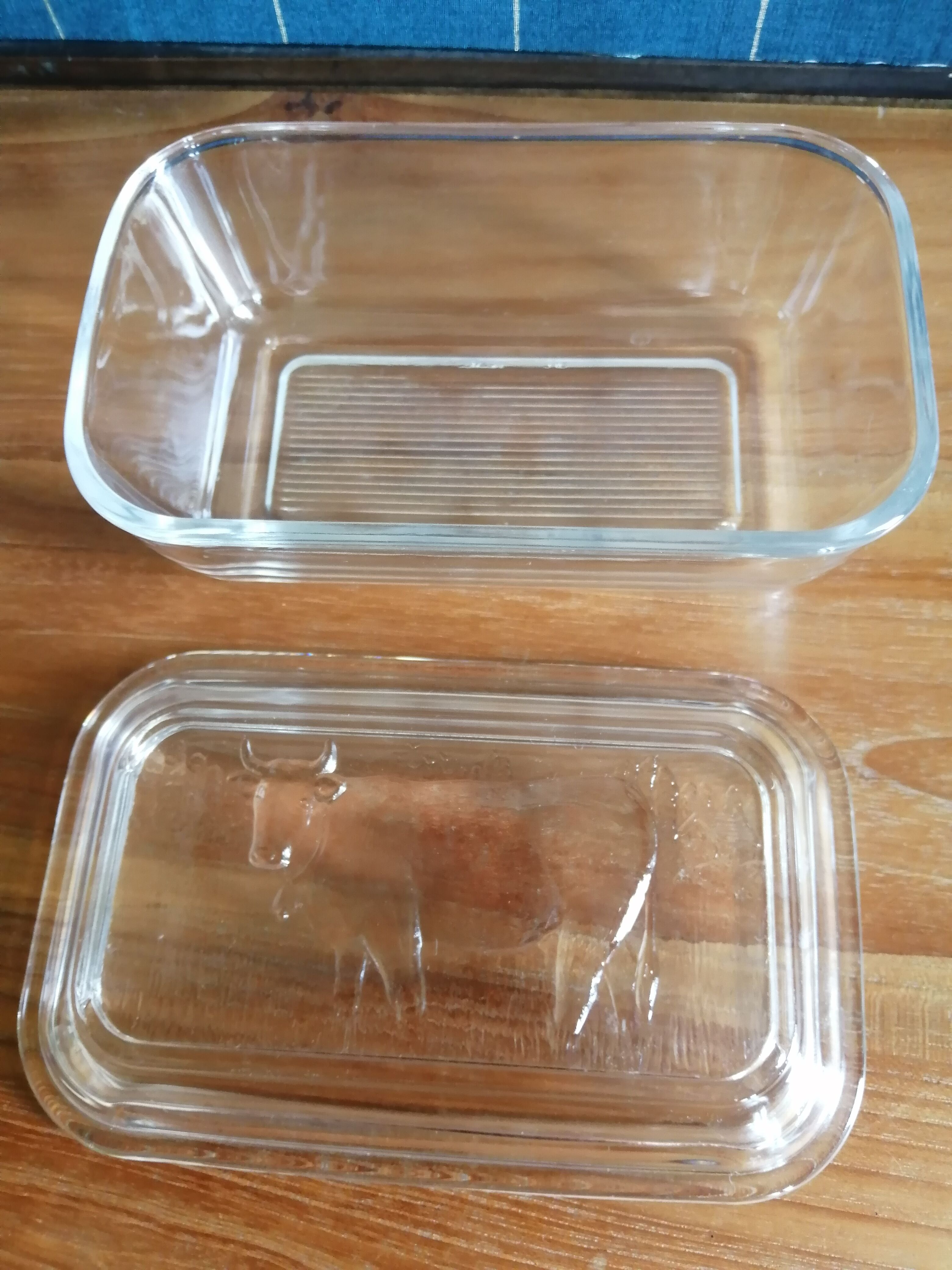 Glass buttermaker cow pattern