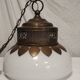 Suspension vintage bronze et opaline