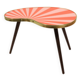 Table d'appoint, en forme de rein, rayures rouge-rose, trois pieds élégants, style années 50