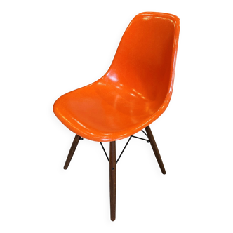 A dsw fiber red orange dowel walnut eames herman miller vintage 70 chair