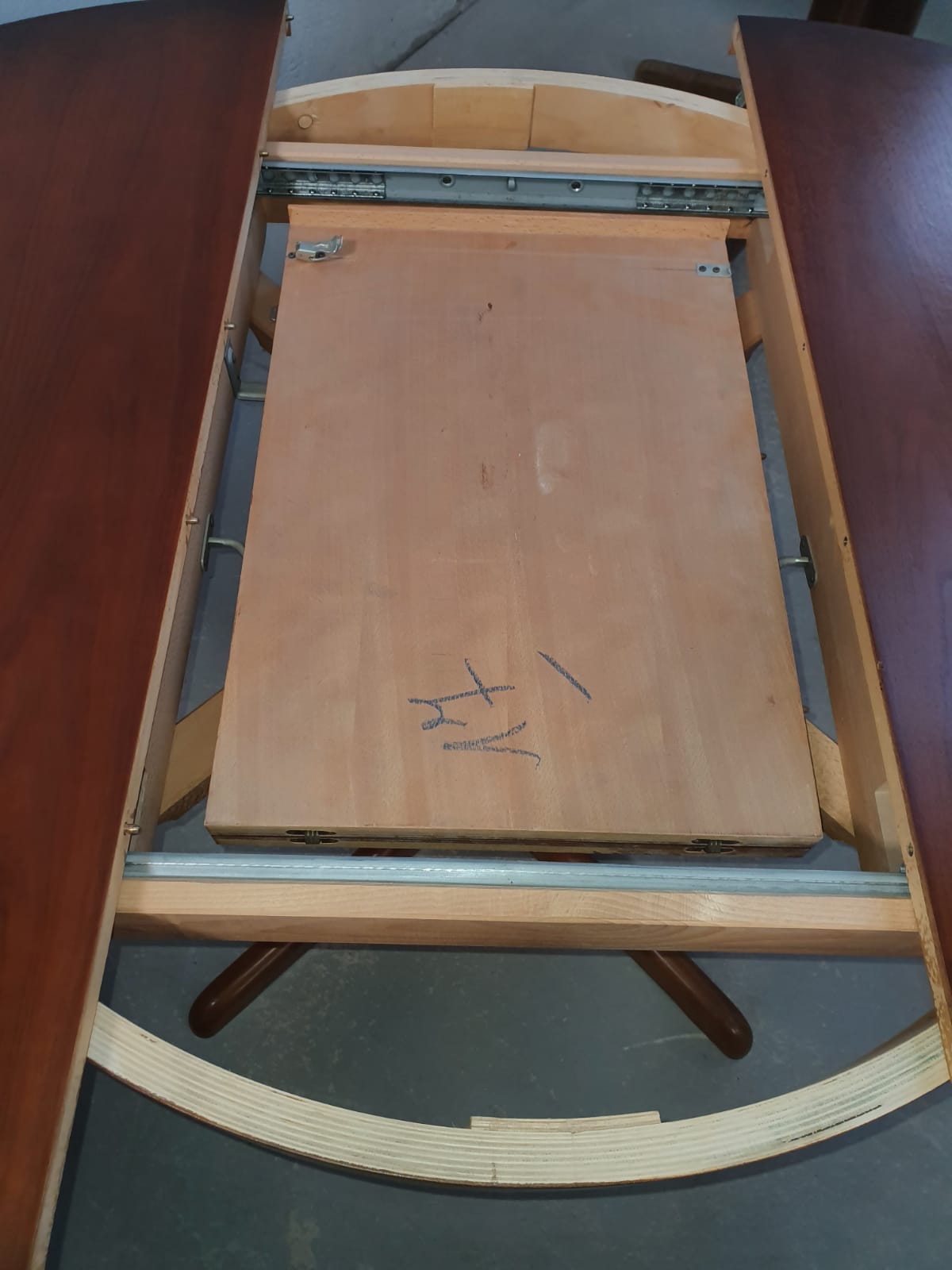Table ronde extensible baumann en merisier