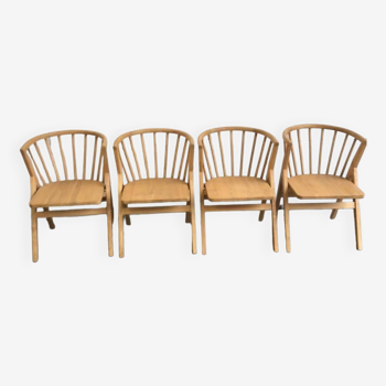 Lot 4 v-shaped wooden bistro chairs