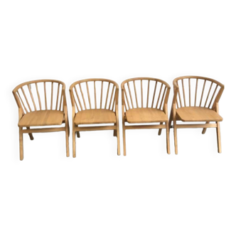 Lot 4 v-shaped wooden bistro chairs