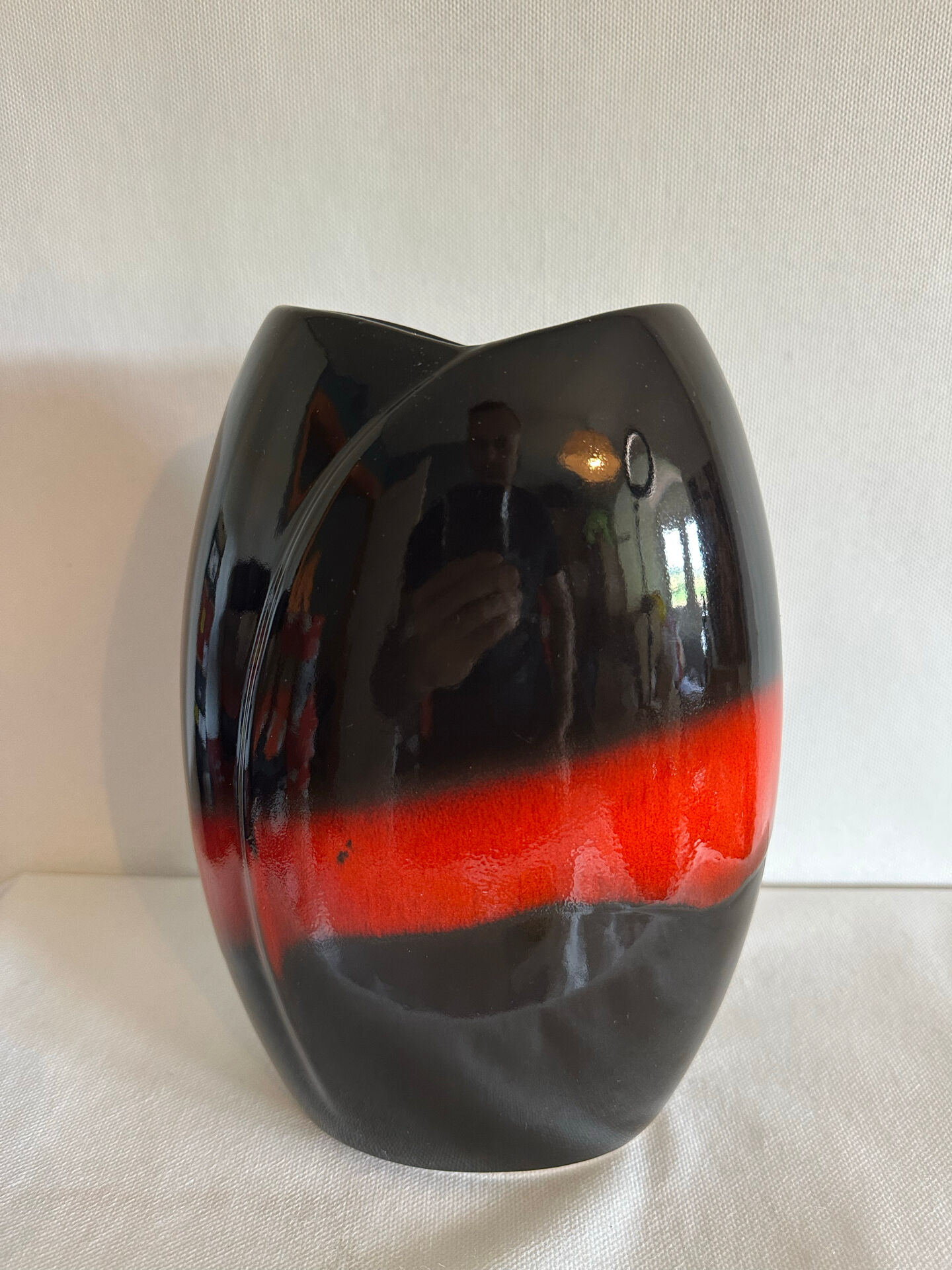 Vintage West Germany vase 660/24 in glazed ceramic.