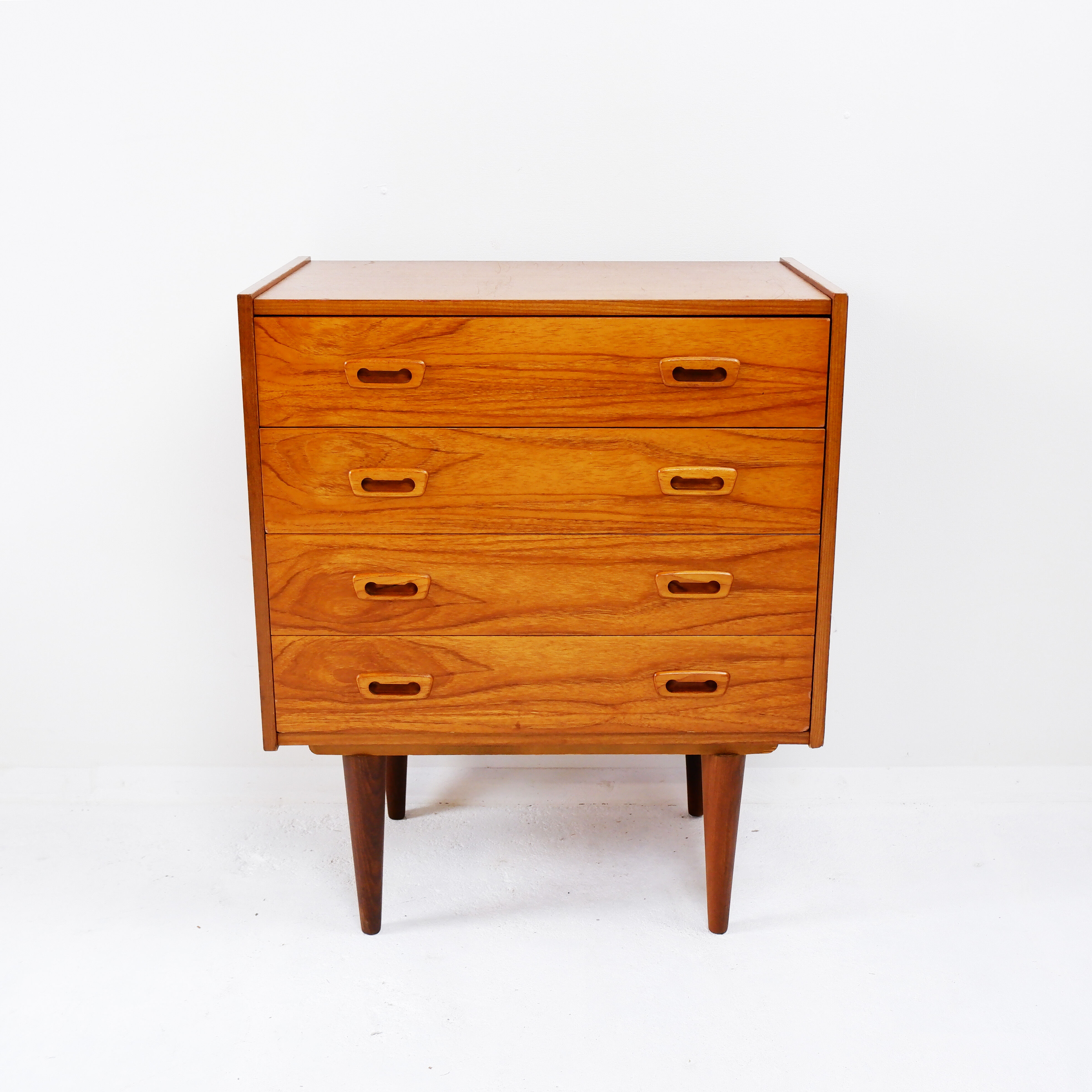 Commode suédoise vintage années 1960