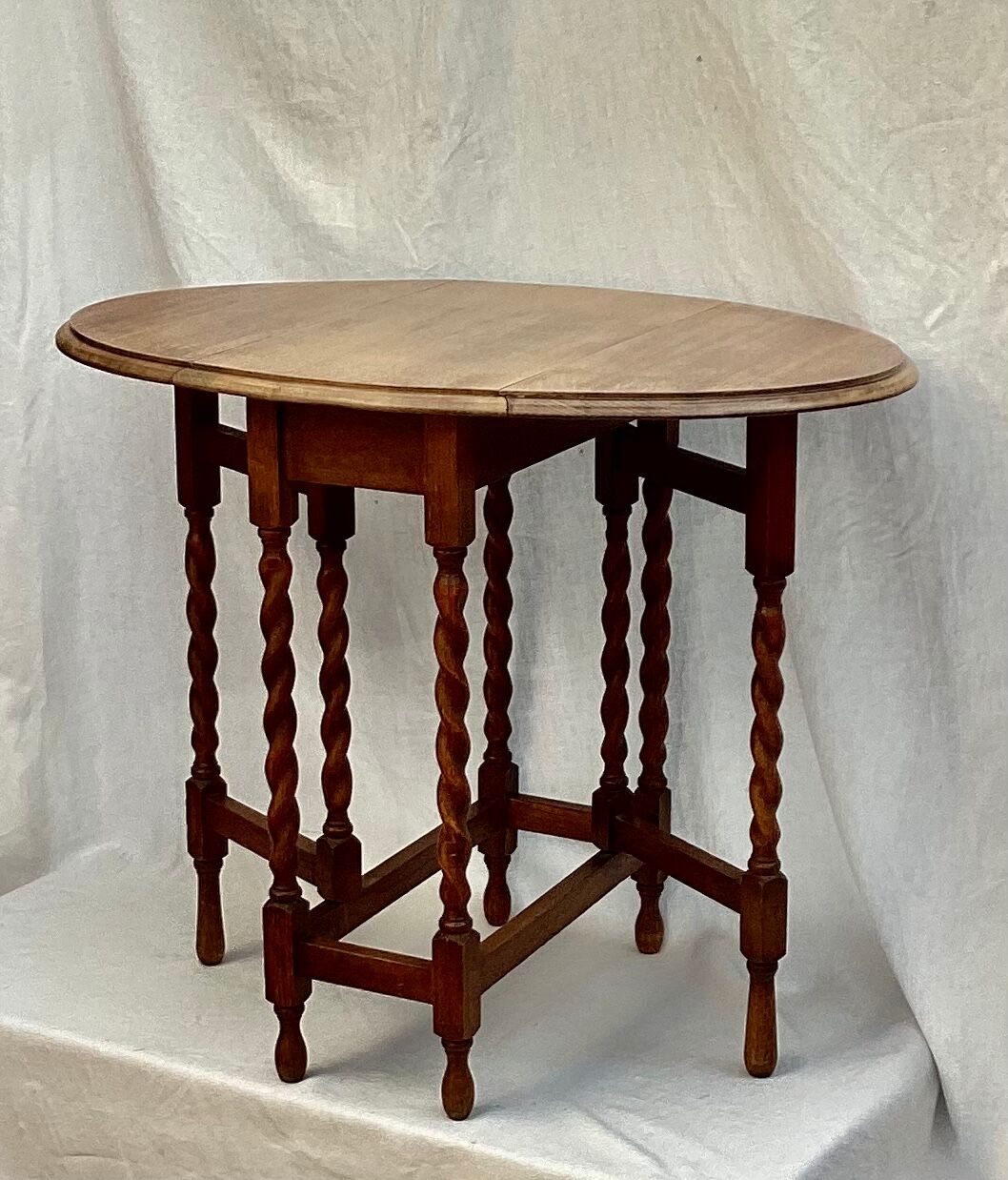 Oak wood table dimension: height -72cm- width -89cm- depth -31.5 to 89cm-