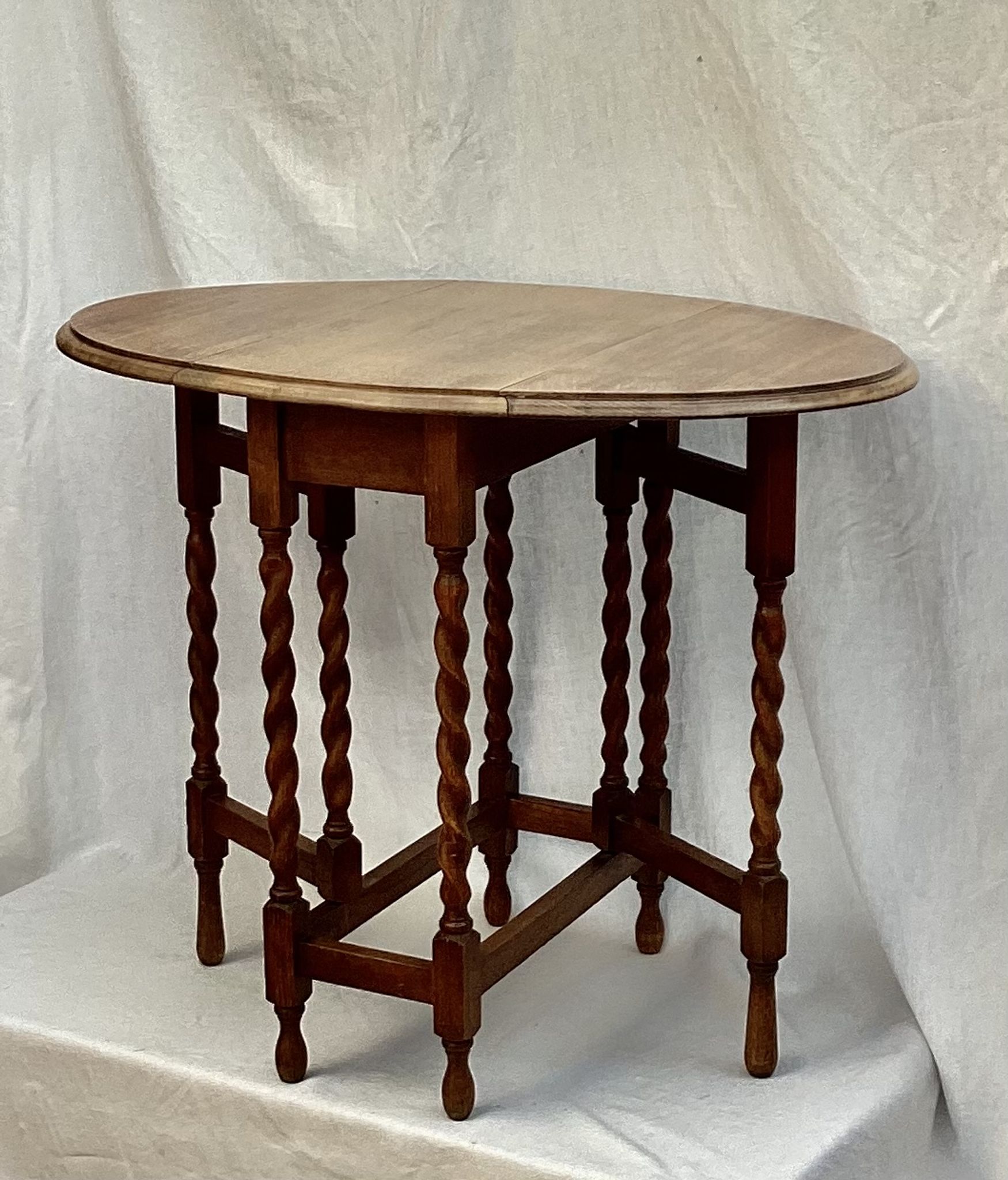 Oak wood table dimension: height -72cm- width -89cm- depth -31.5 to 89cm-