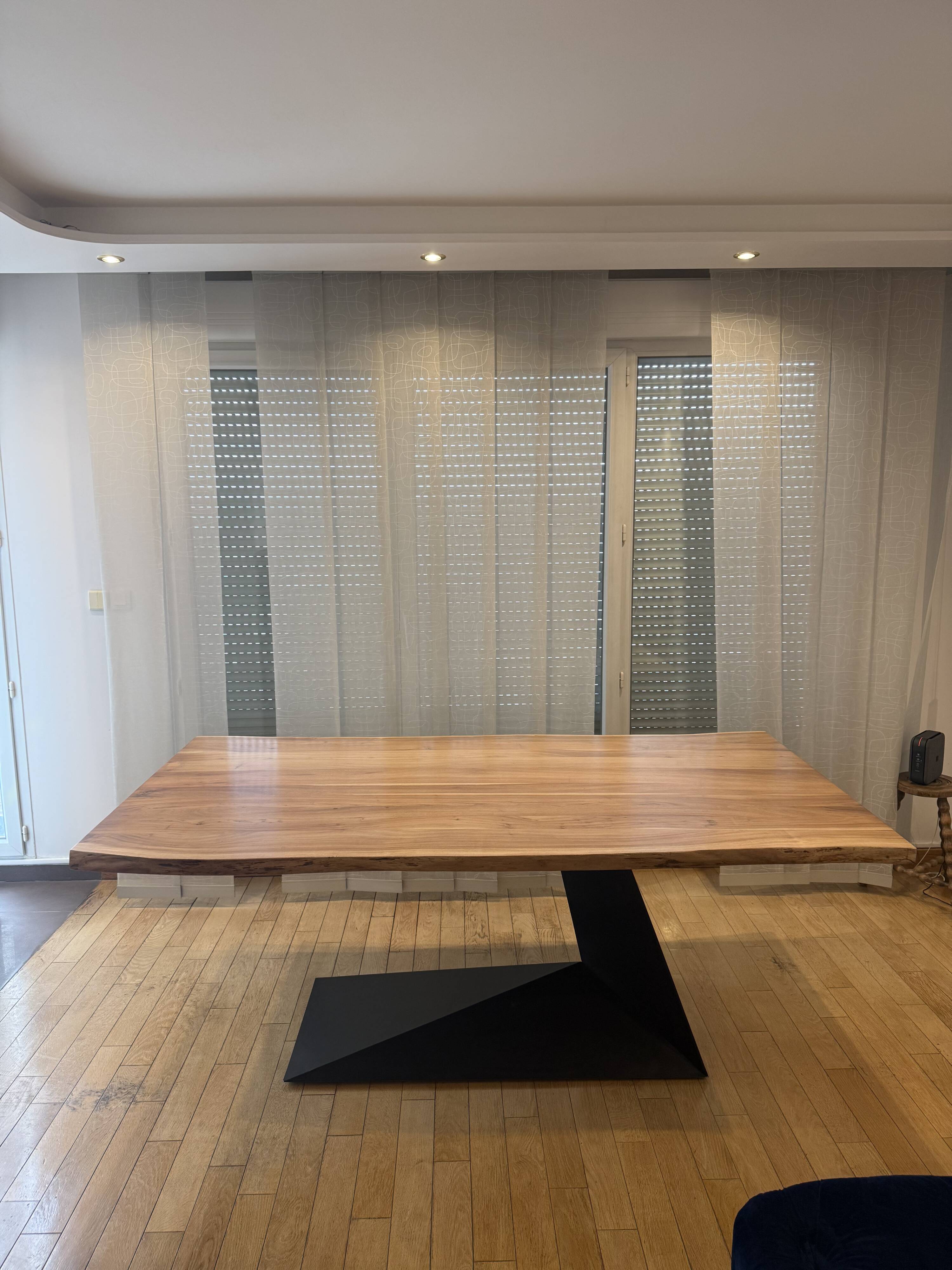 Suspended dining table in acacia wood and metal Coco