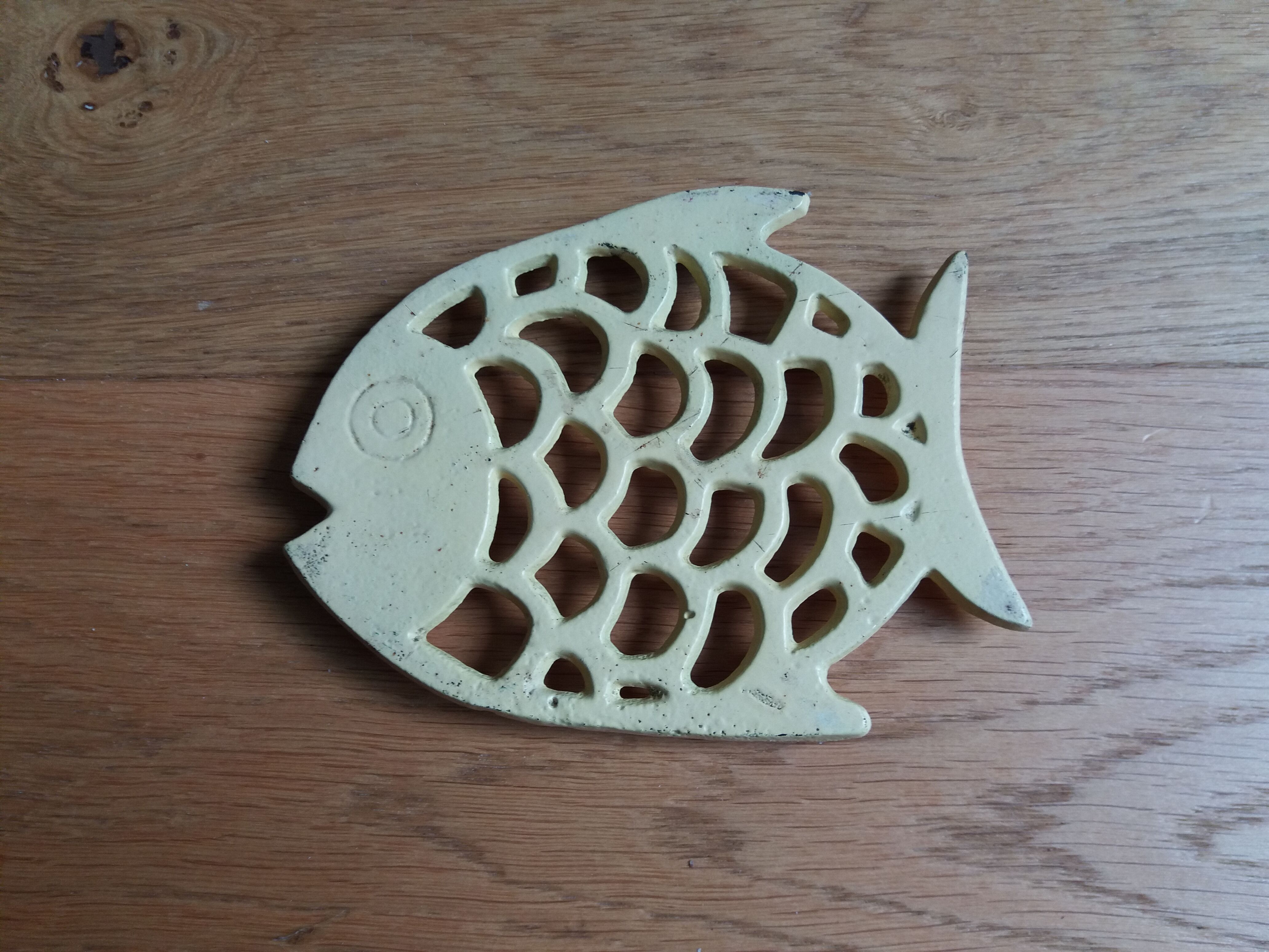 Cast iron underbody fish shape