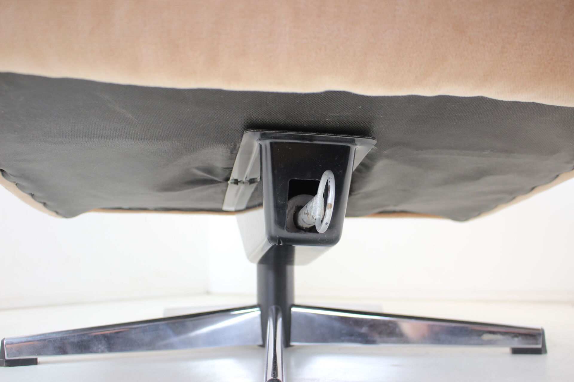 Midcentury swivel leather armchair, peem, finland, 1970s