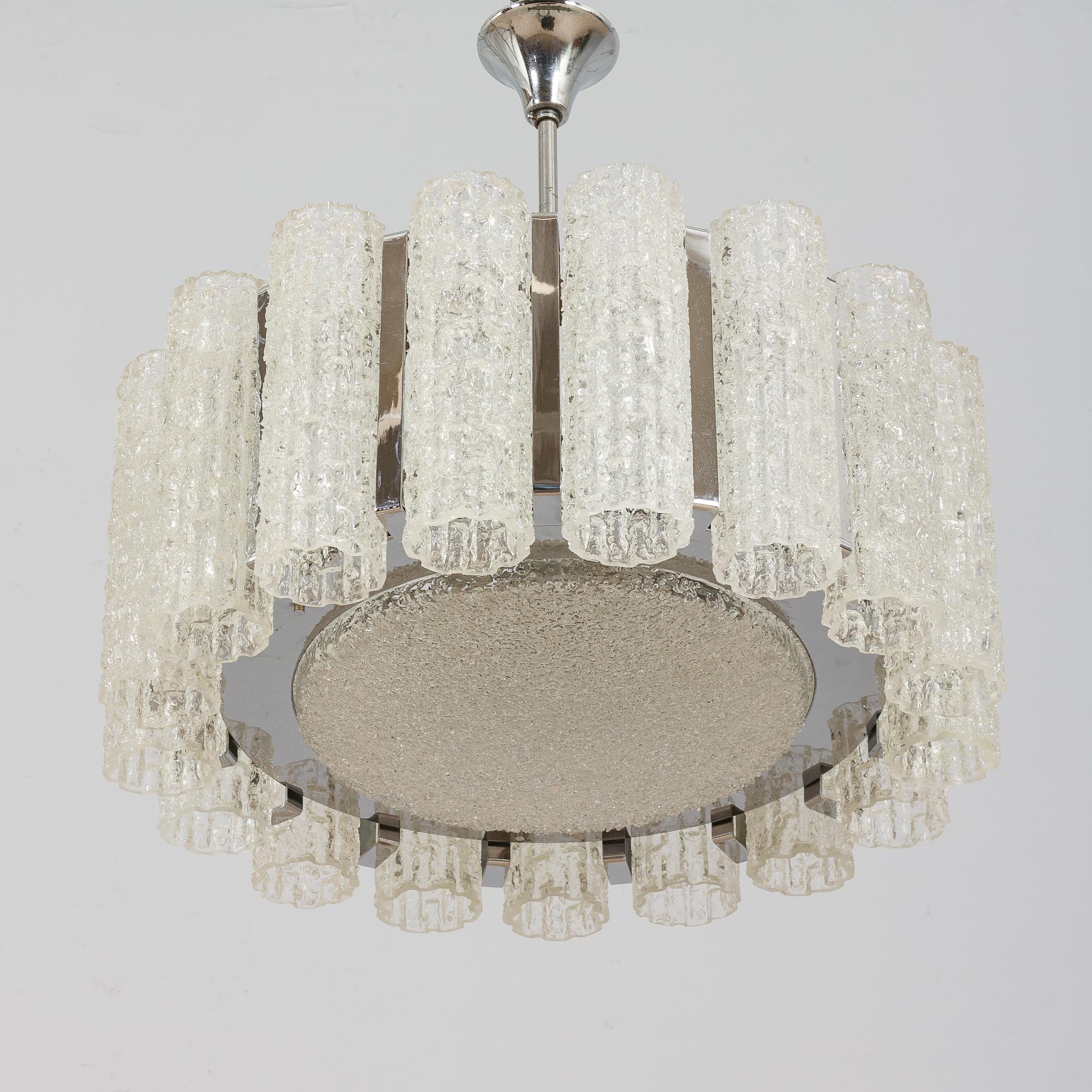 Murano glass chandelier with 17 frosted glass shades by Barovier and Tosso, Italy 1970s