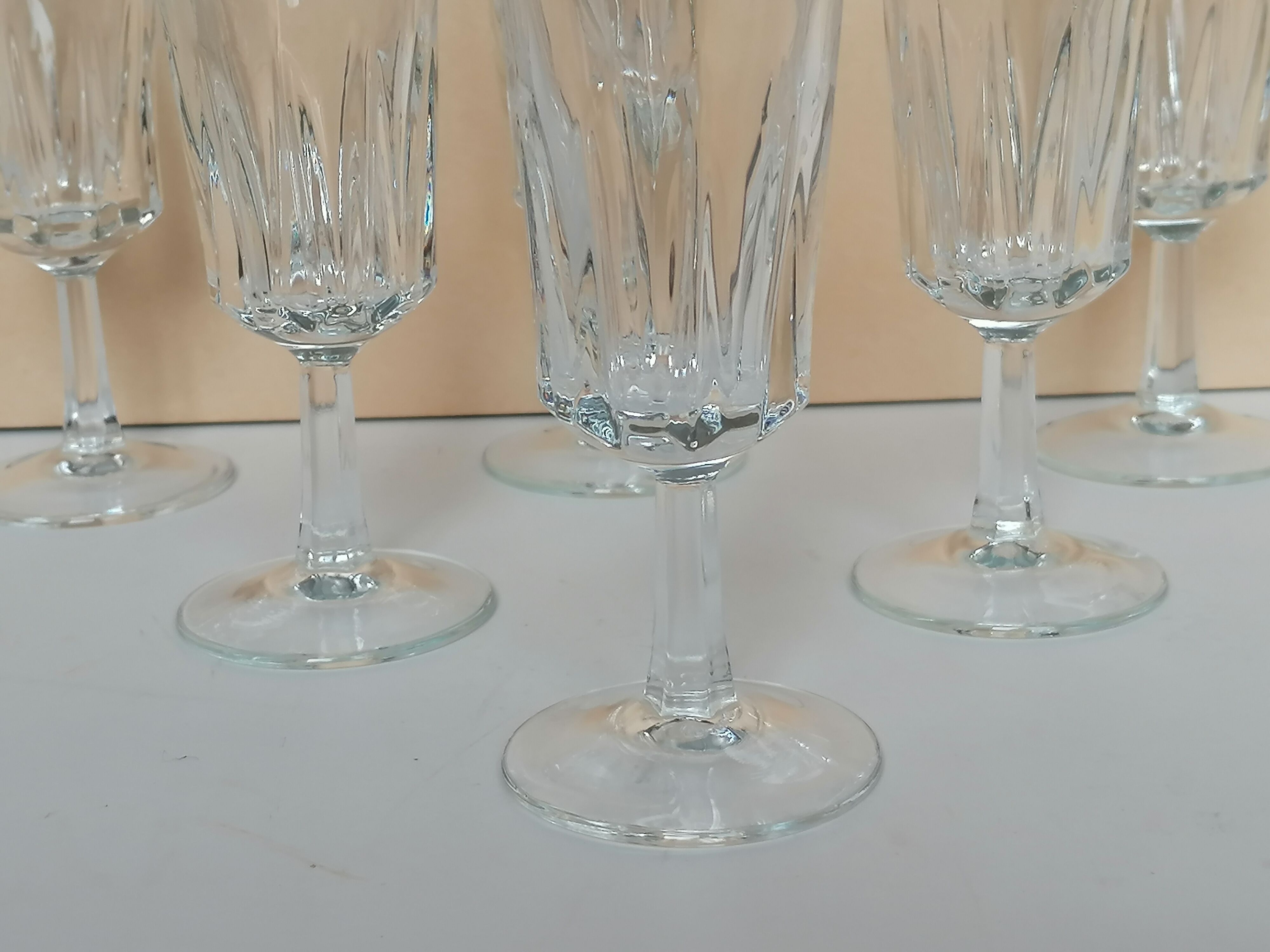 Service 24 pieces vintage foot glasses 70s