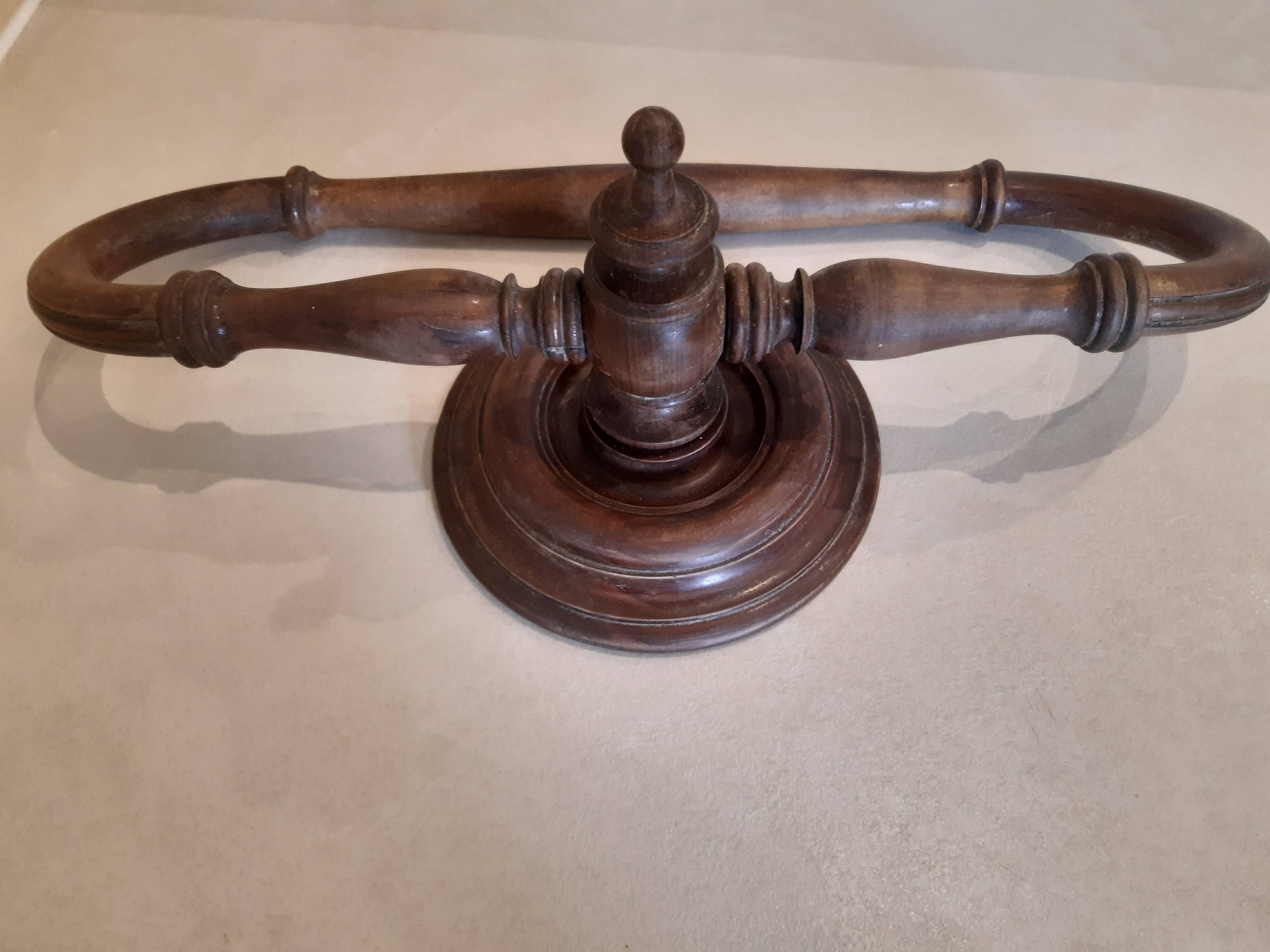Montant ciel de lit ancien pour rideau moustiquaire. Origine anglaise.