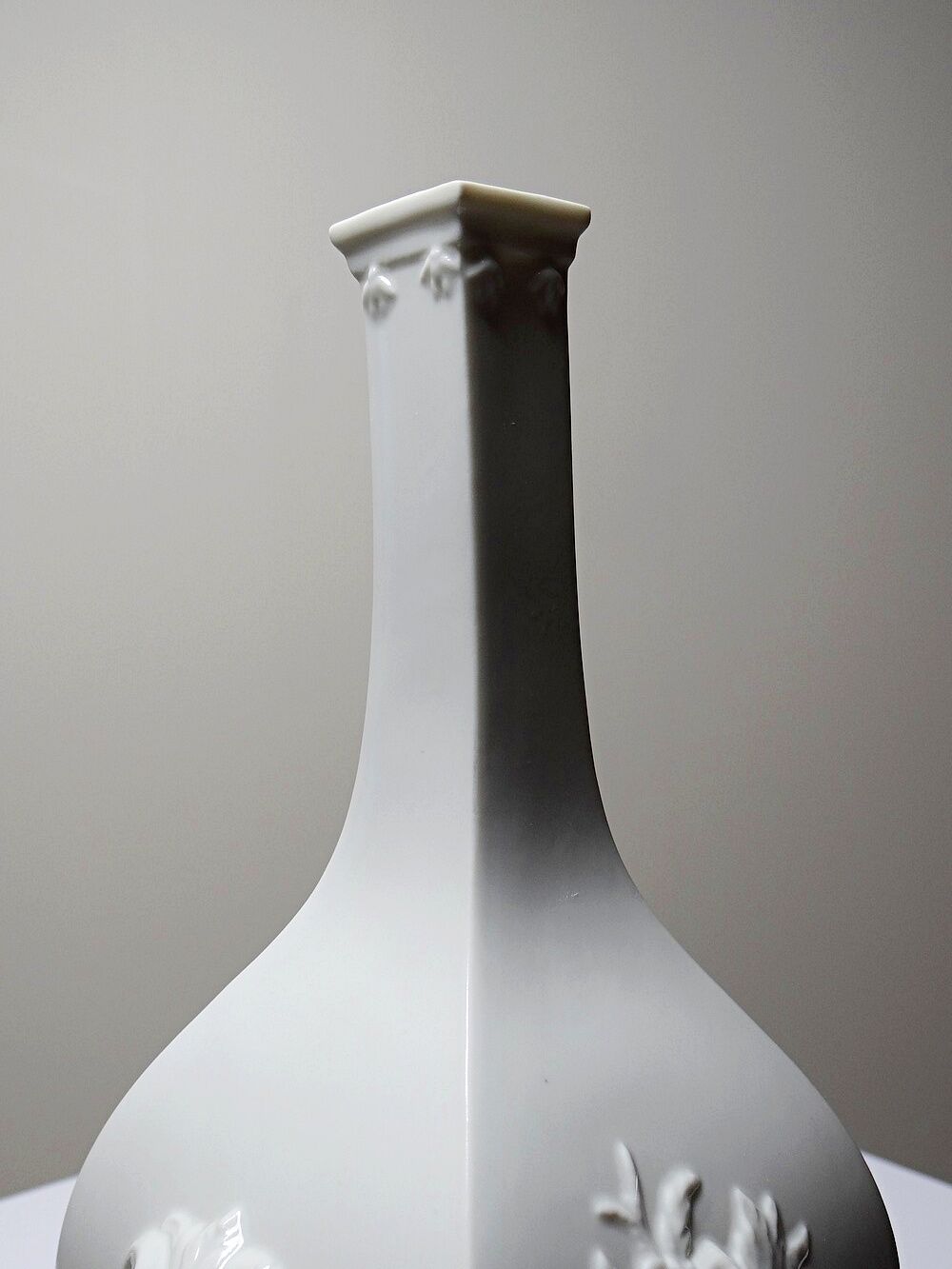 Small vase reproduction Meissen 1715-1720 by Sheffield & Haviland Limoges