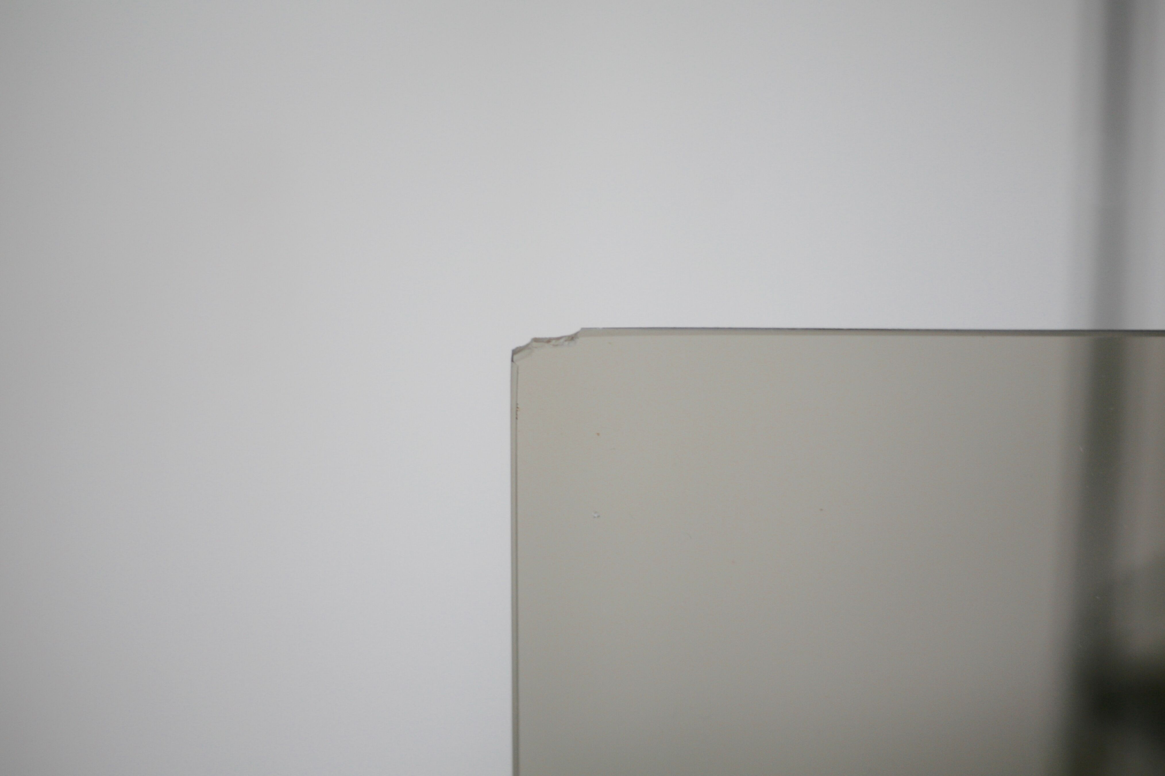 Etagère Isocèle de Max Sauze, acier et verre fumé, France circa 1970