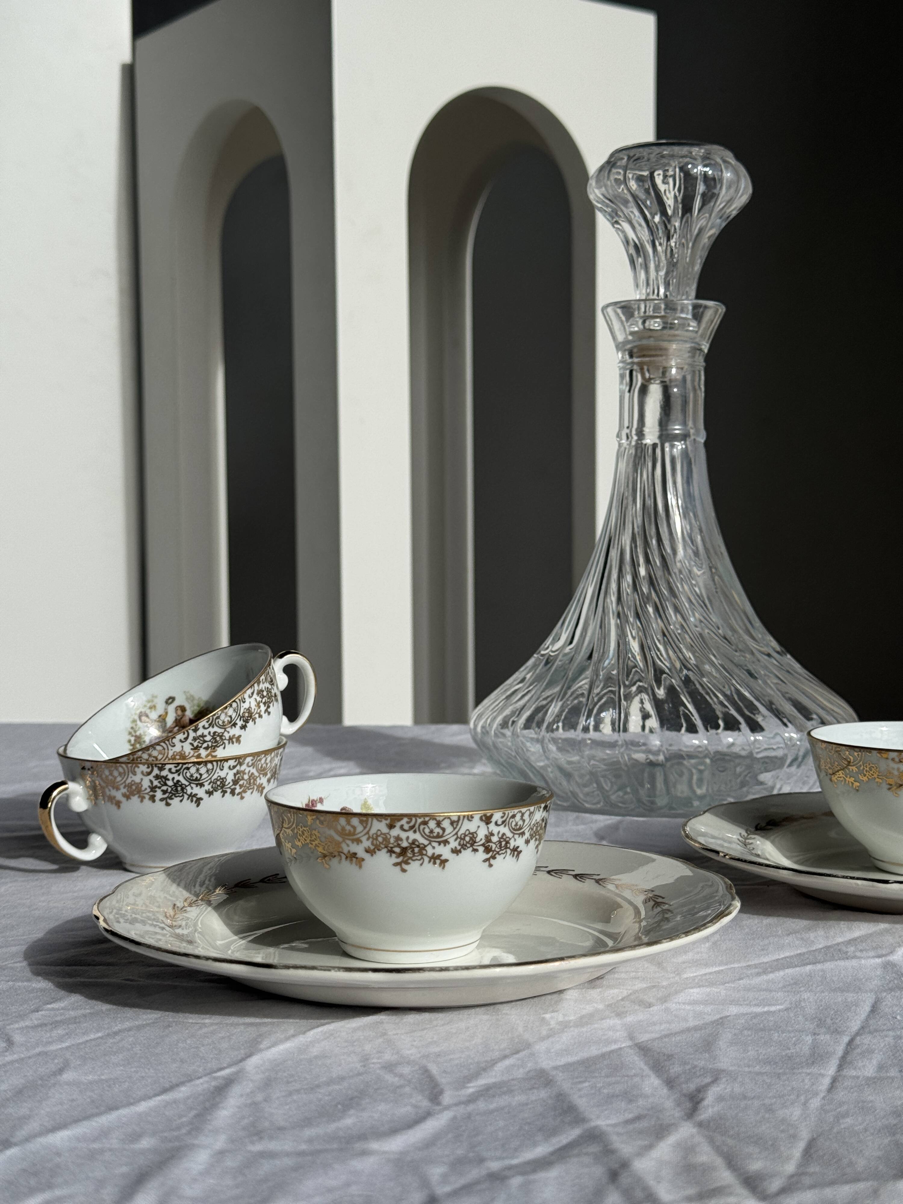 Vintage glass decanter in hot air balloon style H31 D18