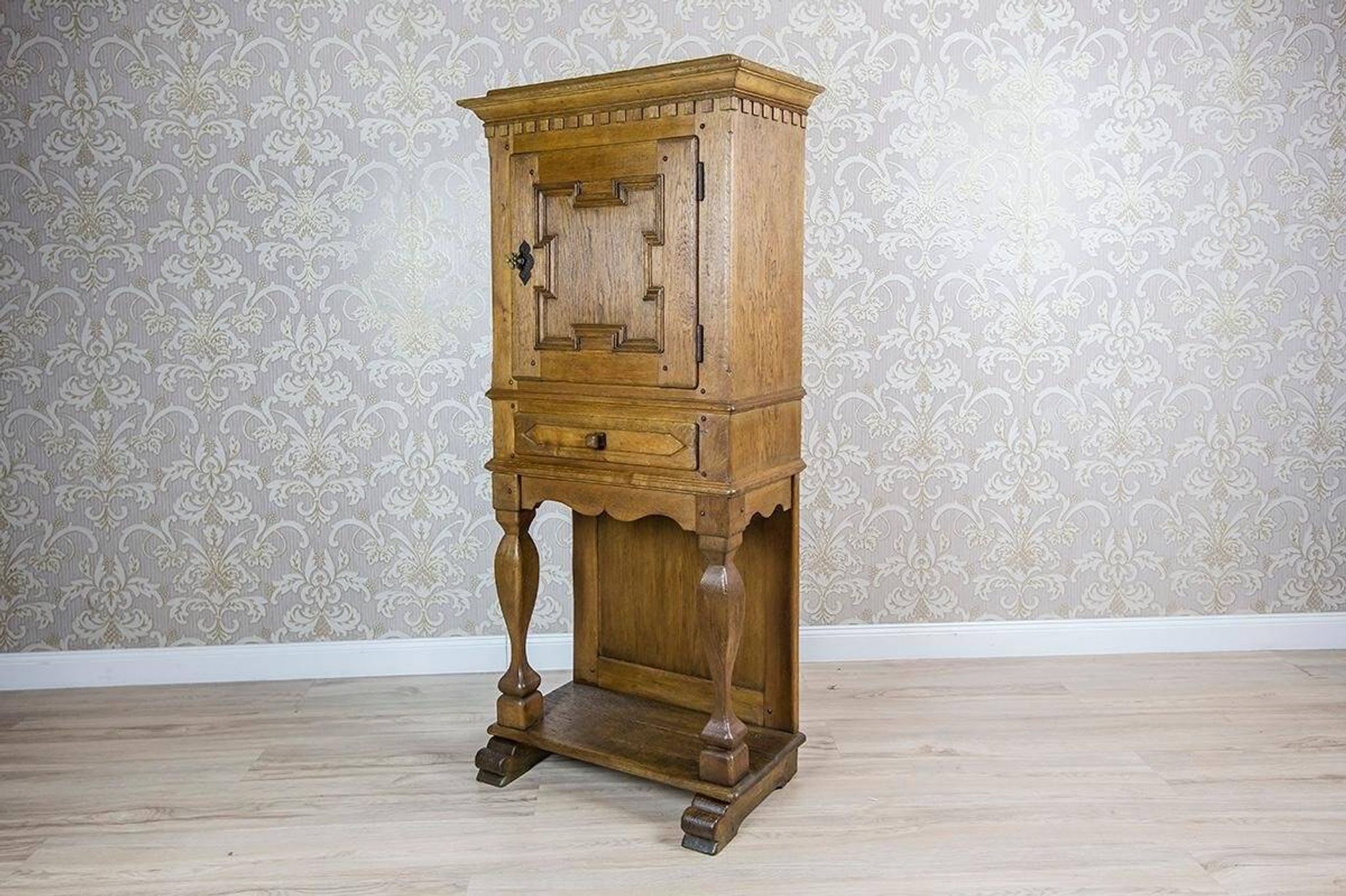 Cabinet en chêne rustique du 19ème siècle, années 1890