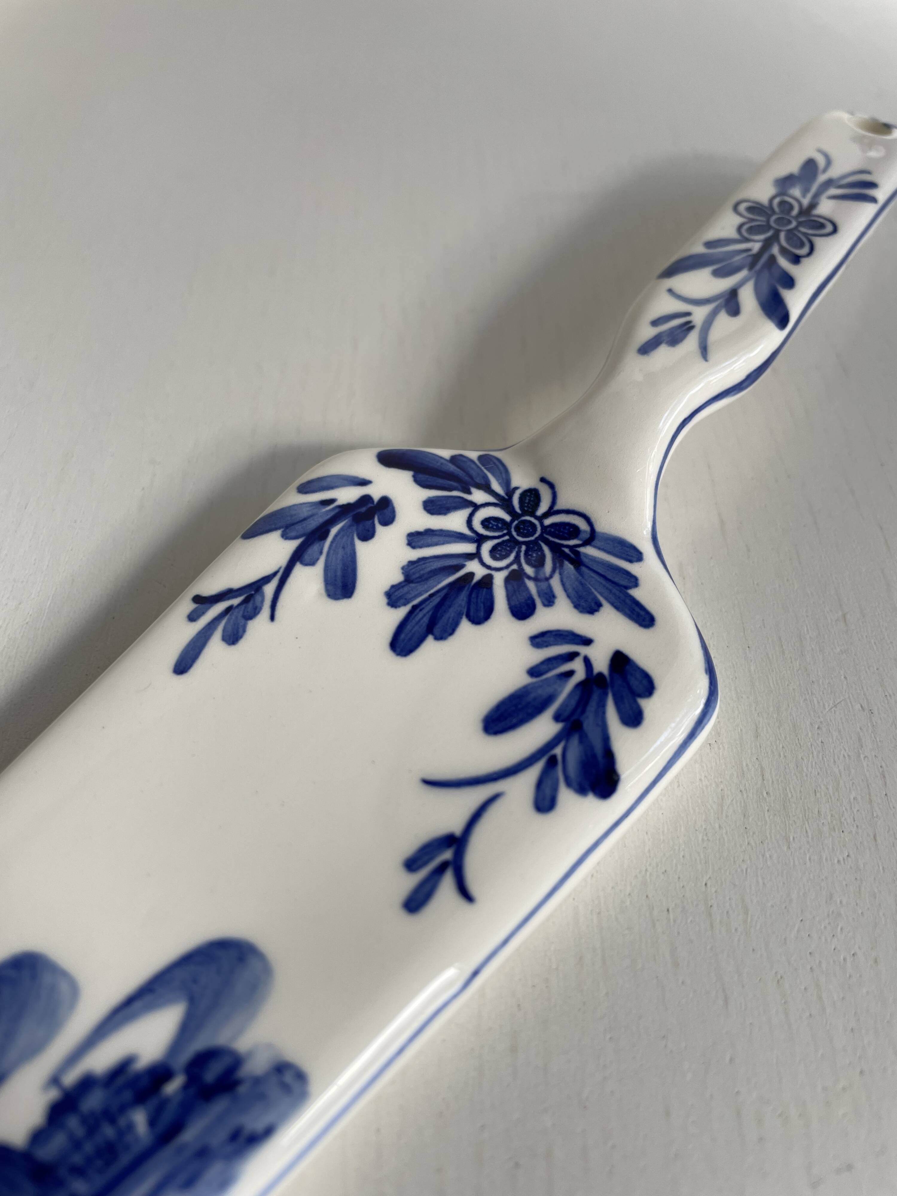 Pelle à tarte peinte à la main de Delft vintage