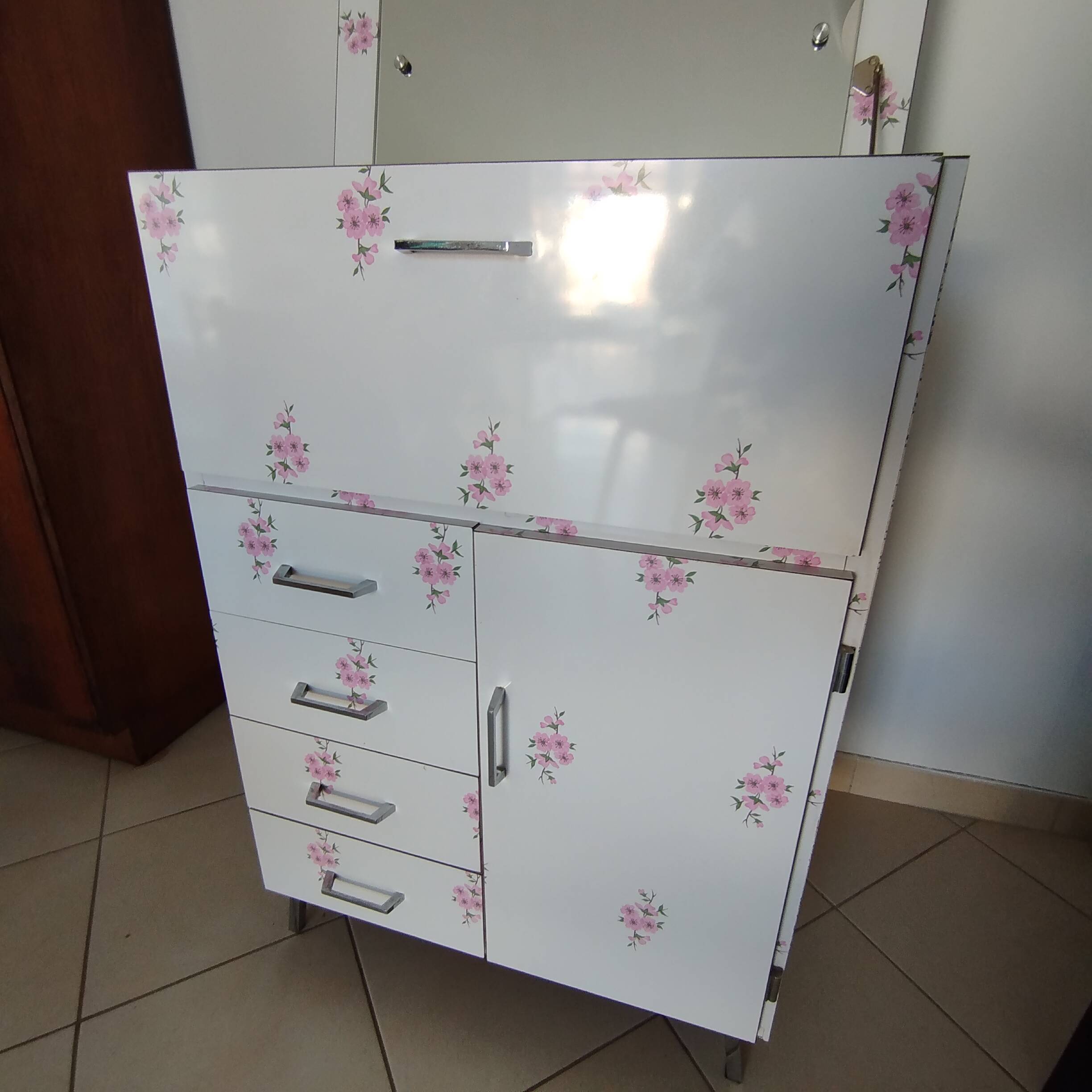 Dressing table / bathroom furniture floral decor 70s