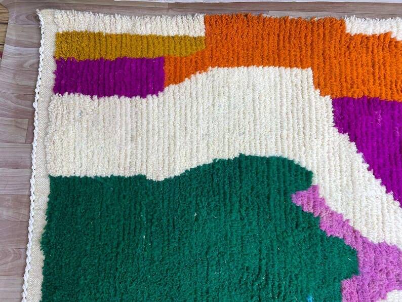 Handmade traditional pure wool carpet, size 145 x 255 cm.