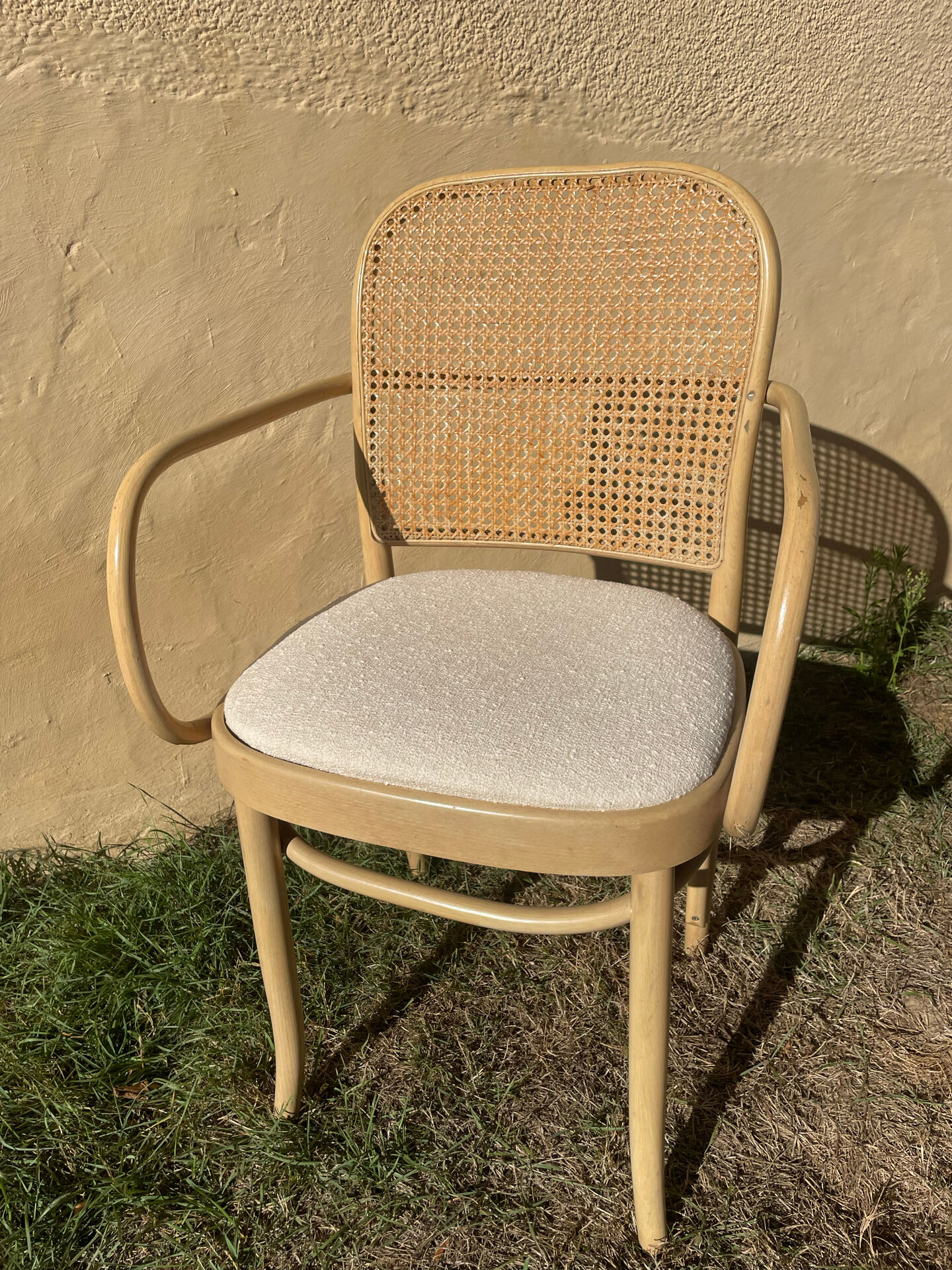 4 curved wooden dining chairs