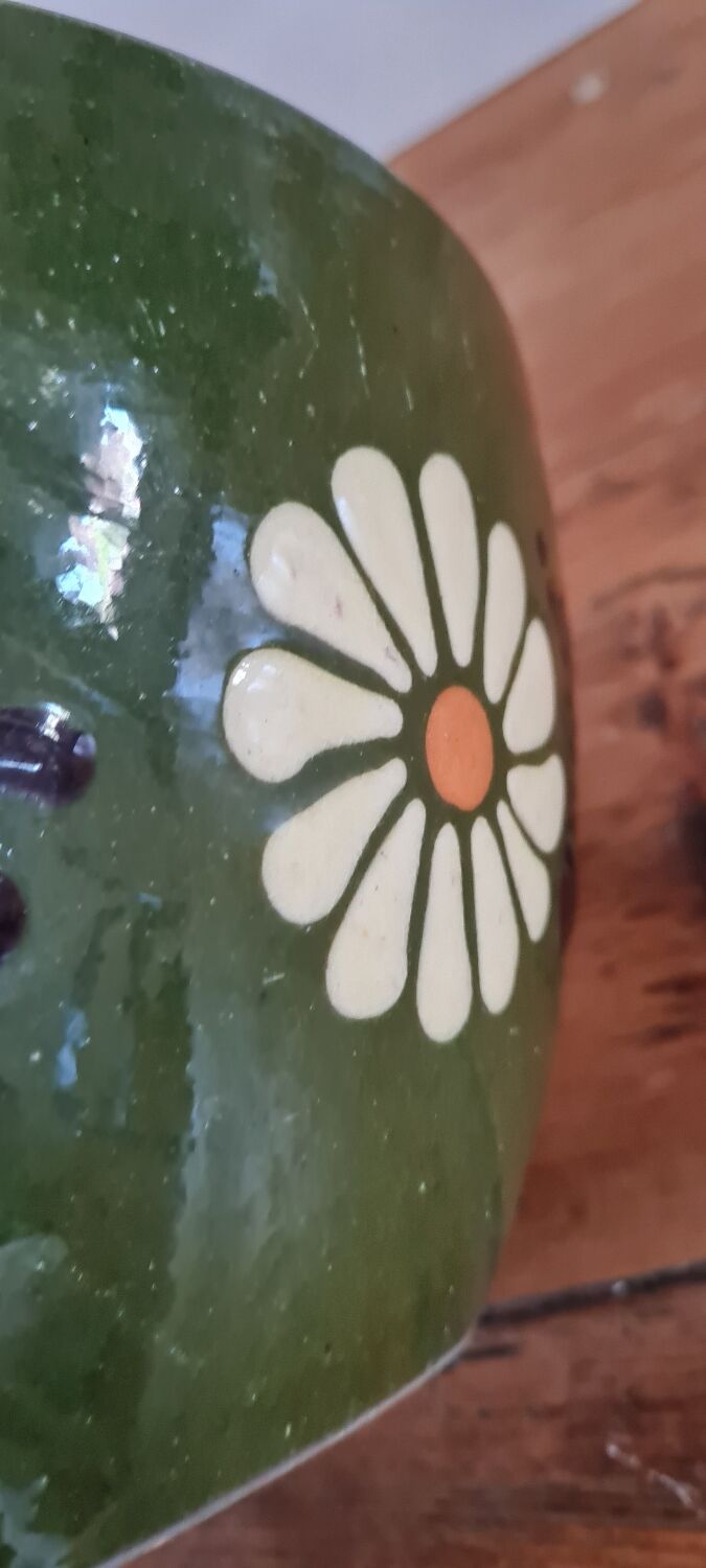 Earthenware salad bowl