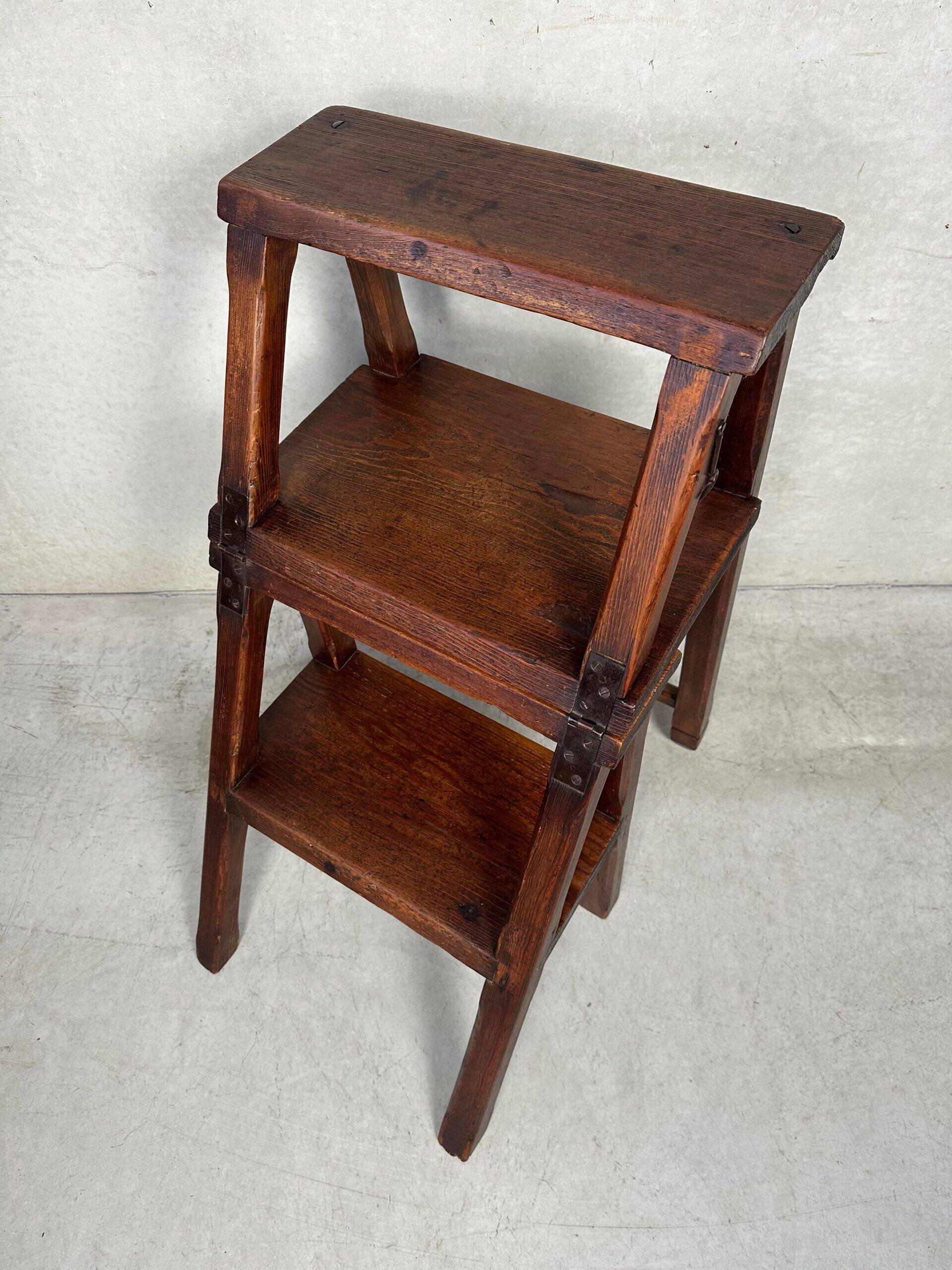 Échelle / chaise de bibliothèque antique