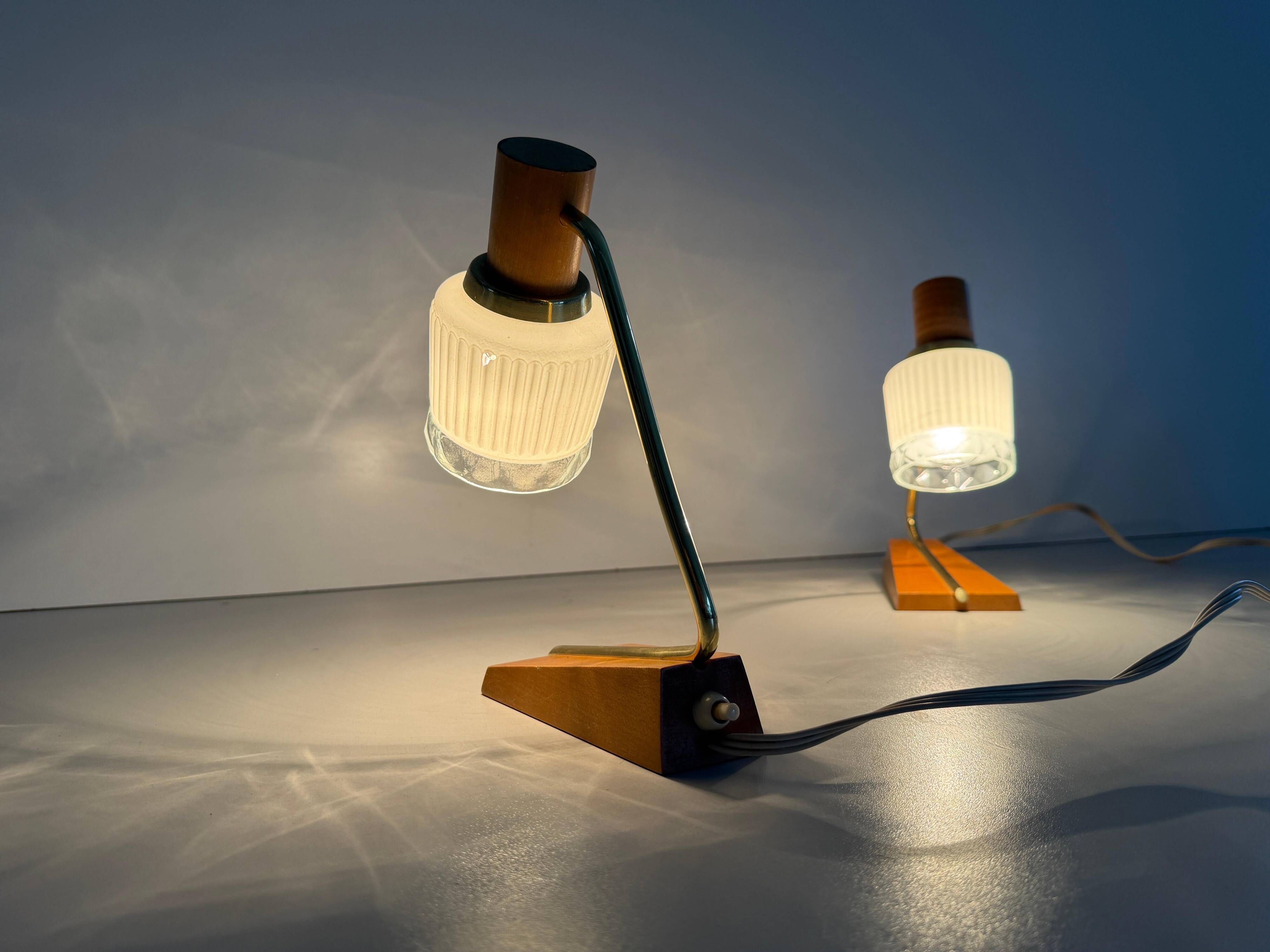 Pair of bedside lamps in brass and wood from the mid-century, 1960, Germany.