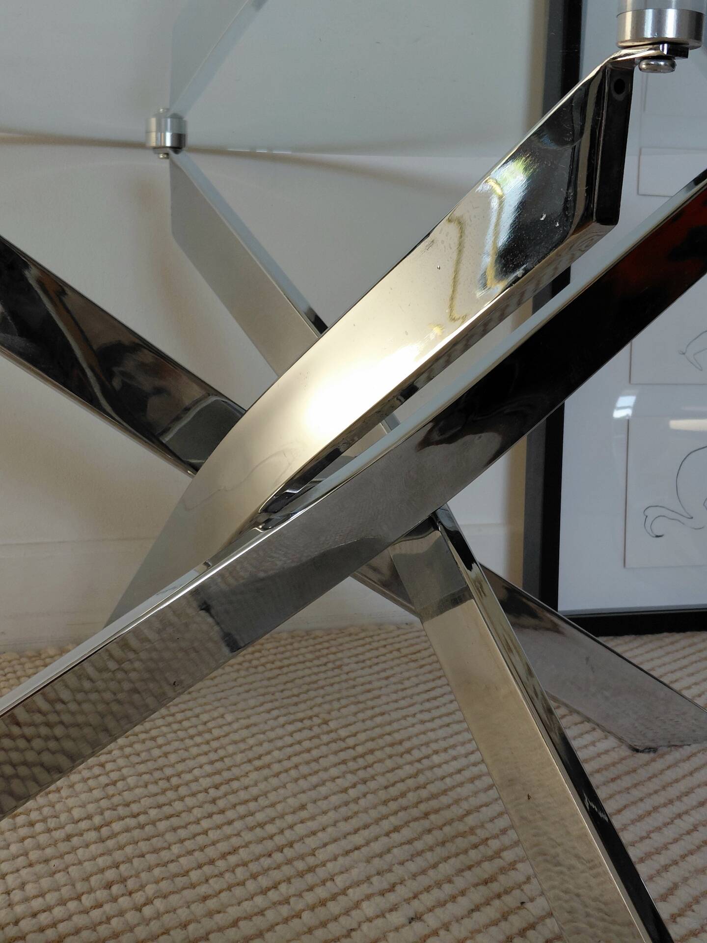 Table basse ronde Space Age acier chromé, verre, piètement hélice 70s