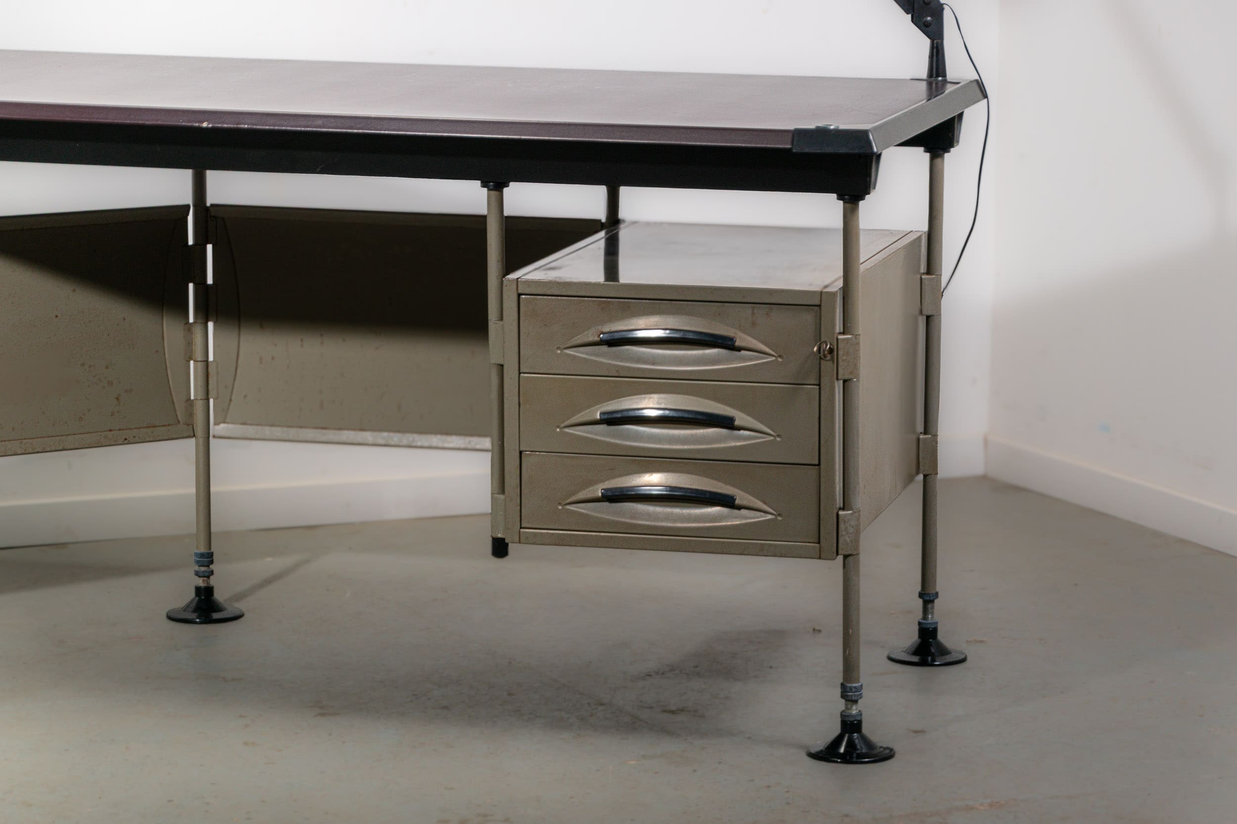 Spazio series director's desk with lamp by Studio BBPR for Olivetti, circa 1960