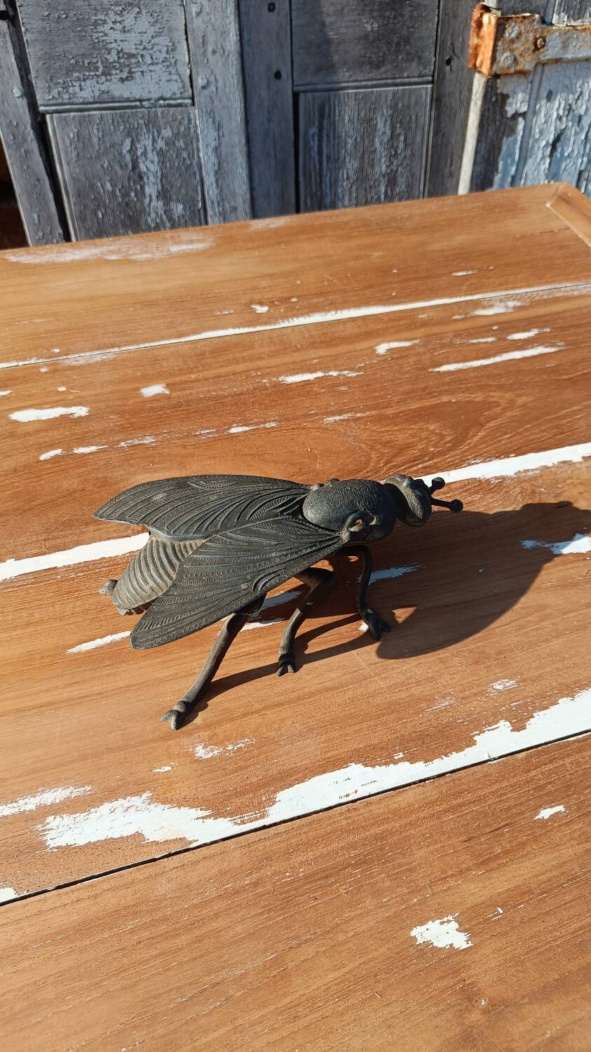 Metal fly ashtray