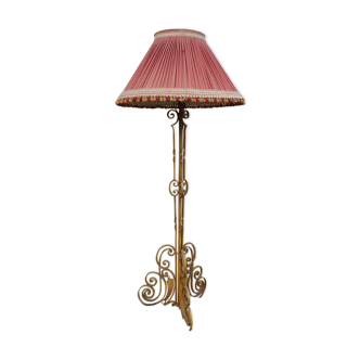 Art de wrought iron lamppost