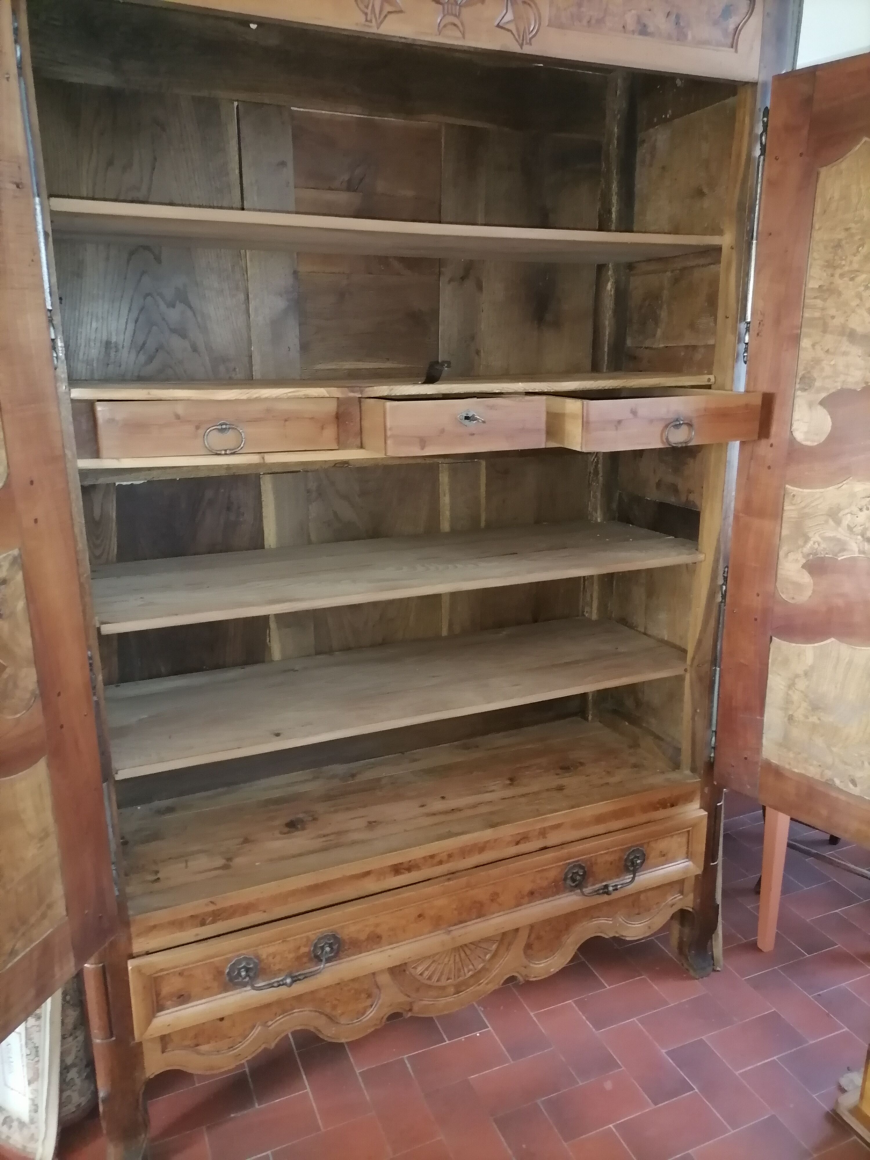 Armoire bressane