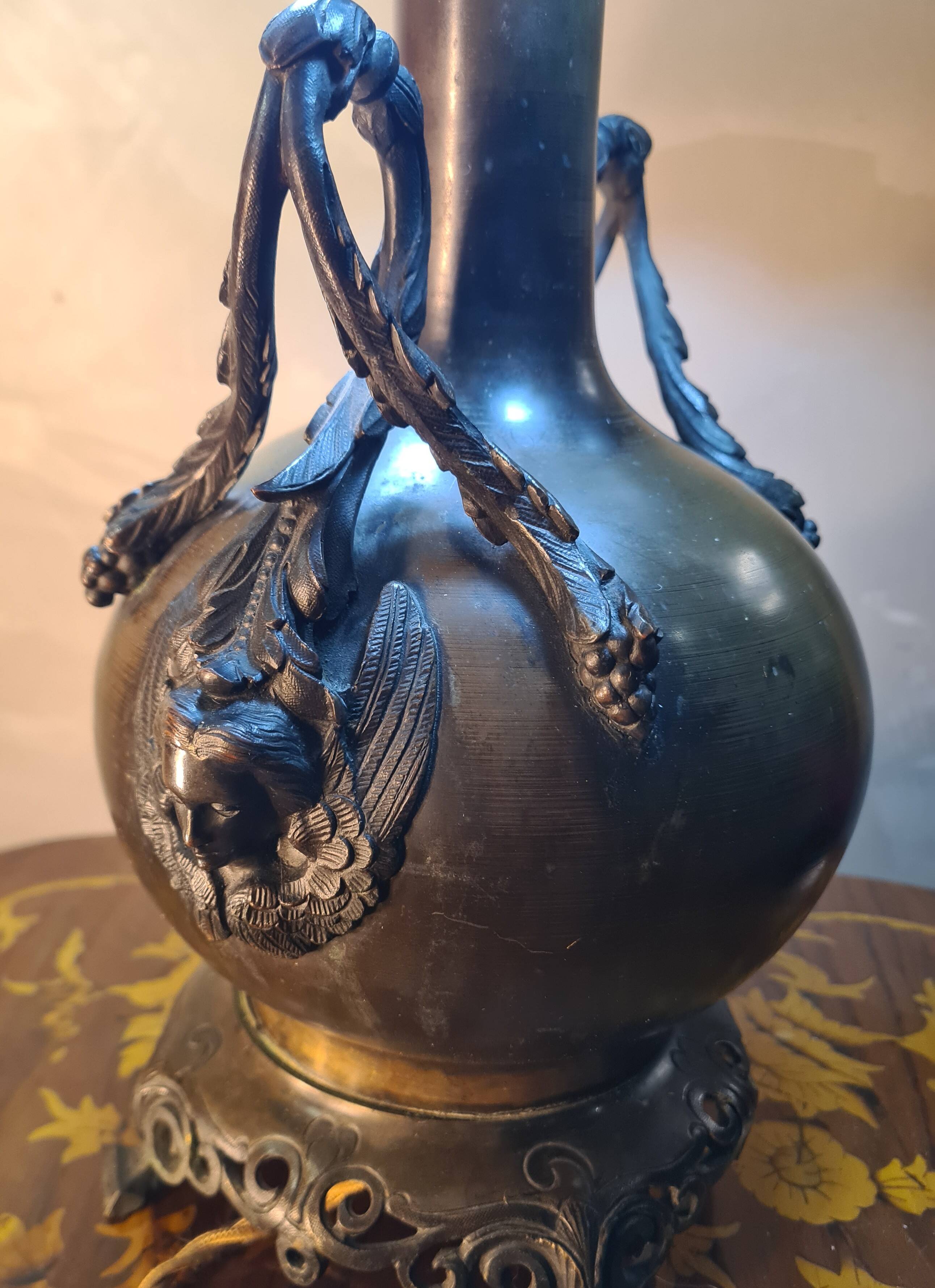 Caryatid lamp in bronze from 1900, Art Nouveau style, with a beautiful glass shade.