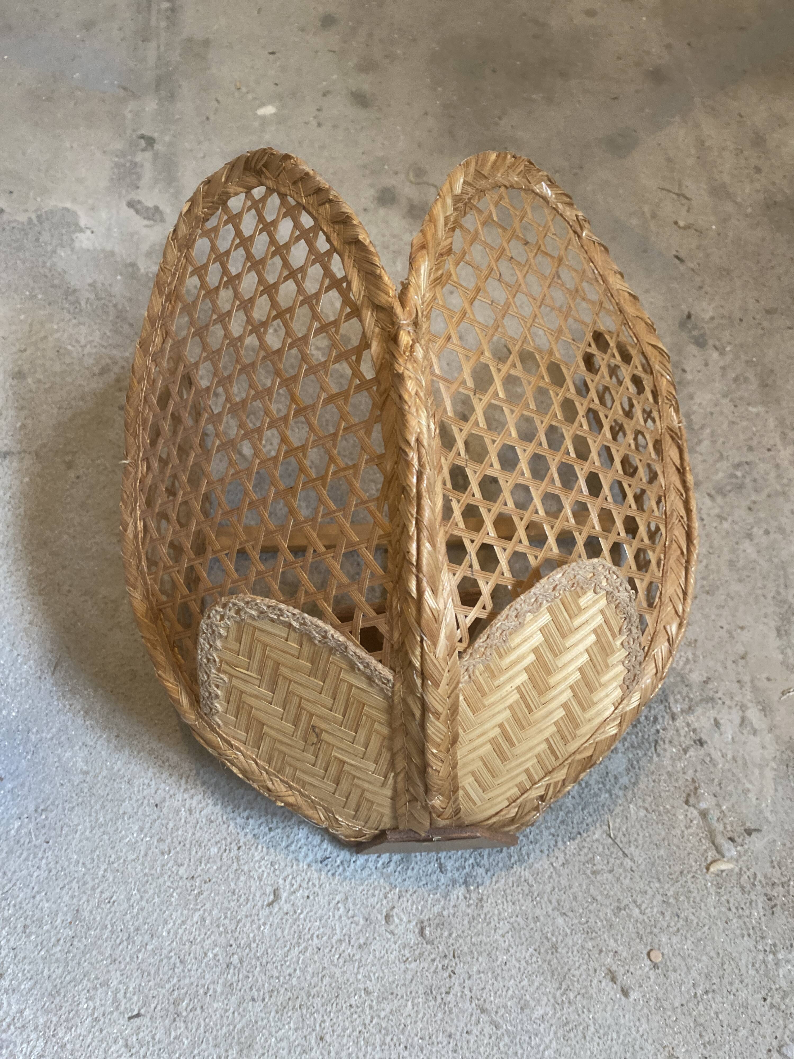 Wicker wall lamp